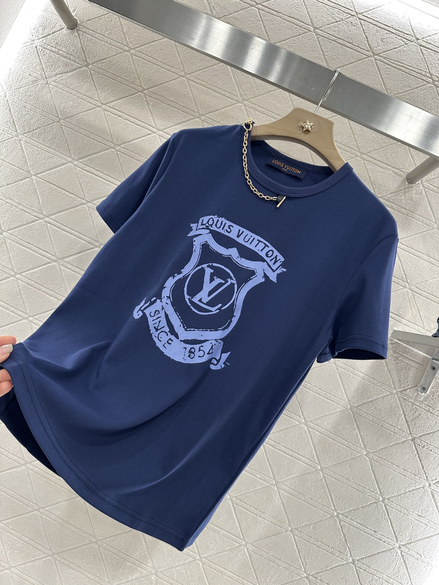 ♥Louis Vuitto*♥2025新品上架
       印花链条𝑇𝑒𝑒
定制YB丝光全棉材质 透气