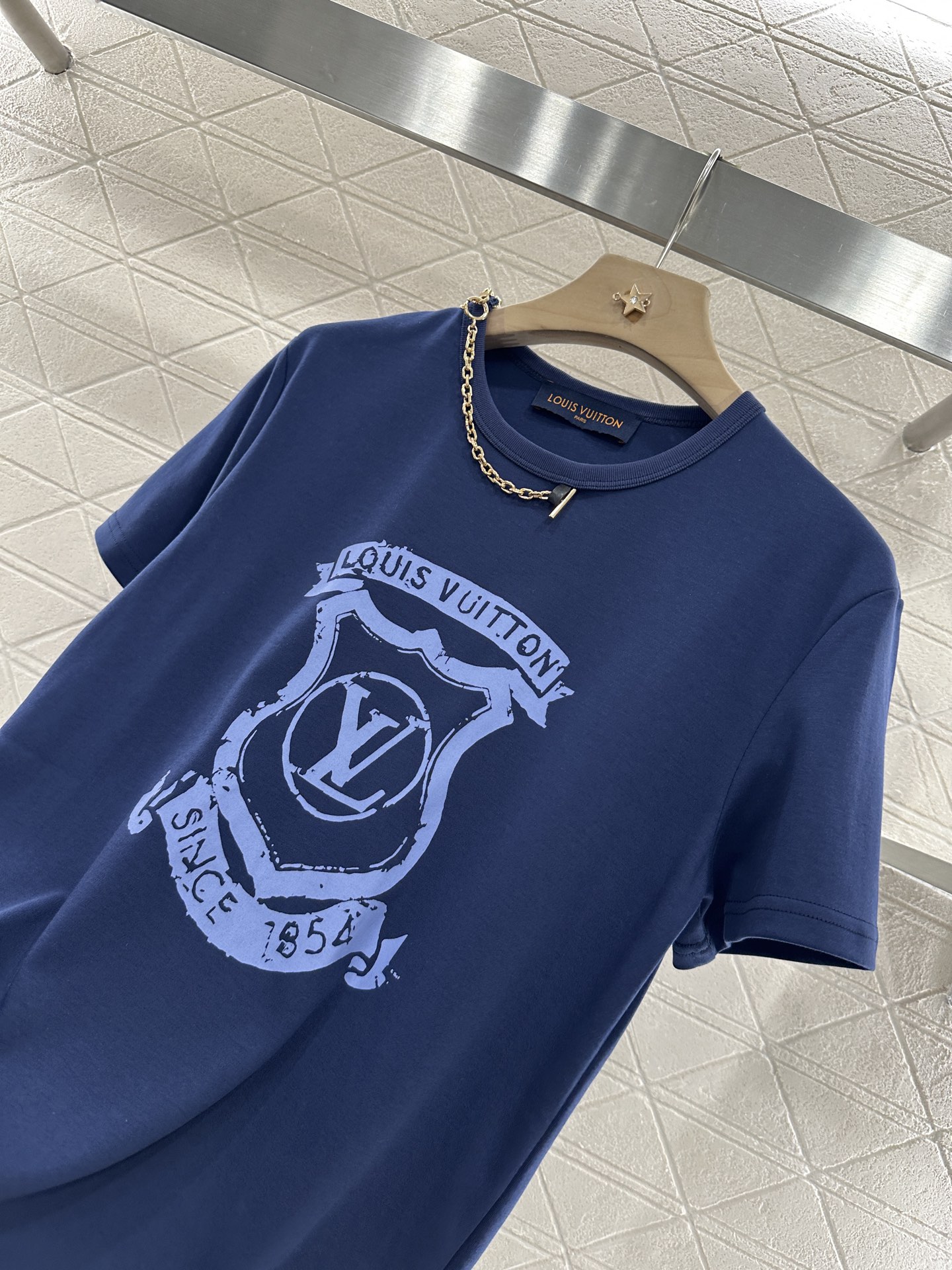 ♥Louis Vuitto*♥2025新品上架
       印花链条𝑇𝑒𝑒
定制YB丝光全棉材质 透气