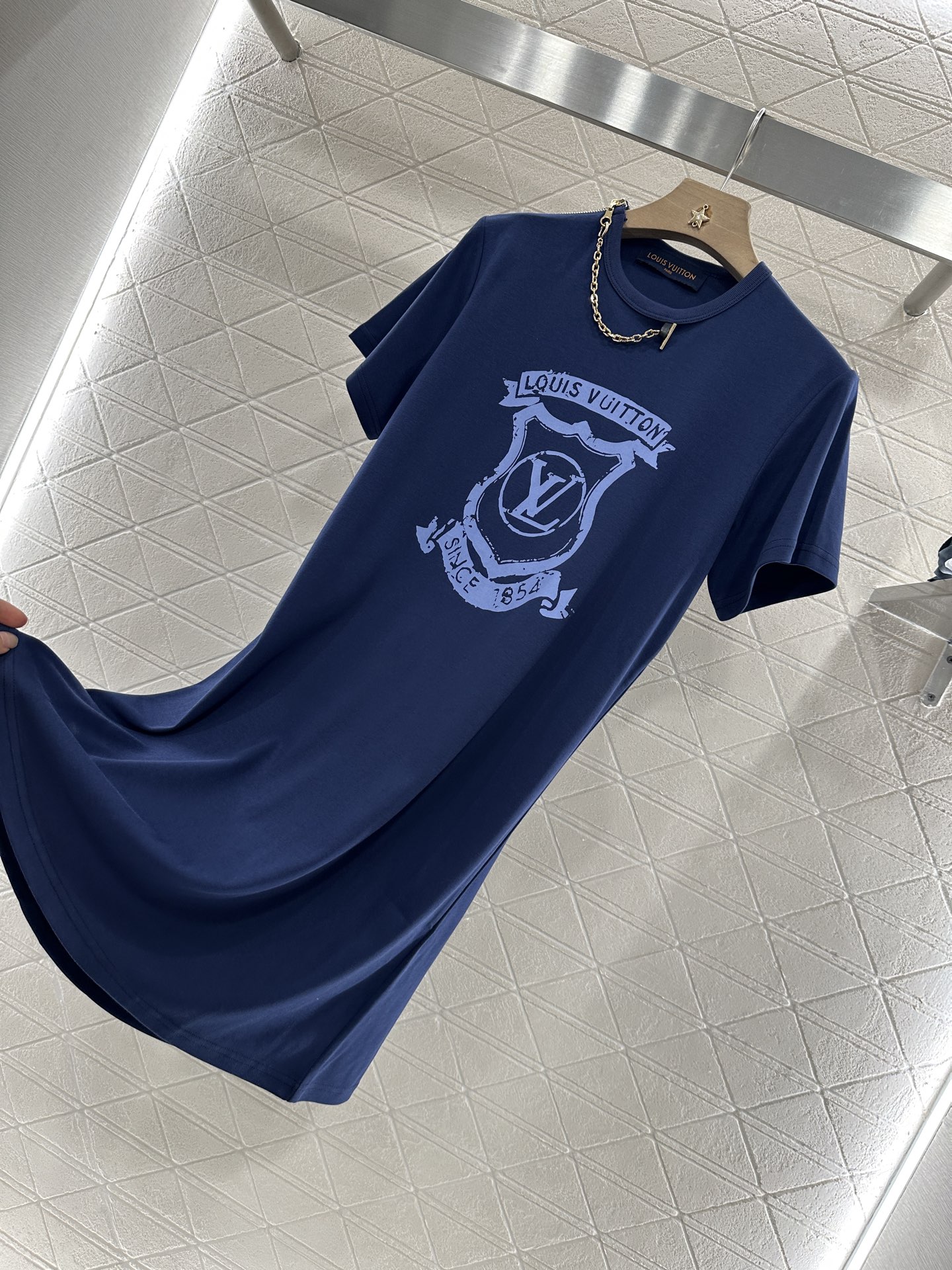♥Louis Vuitto*♥2025新品上架
       印花链条连衣裙
定制YB丝光全棉材质 透气