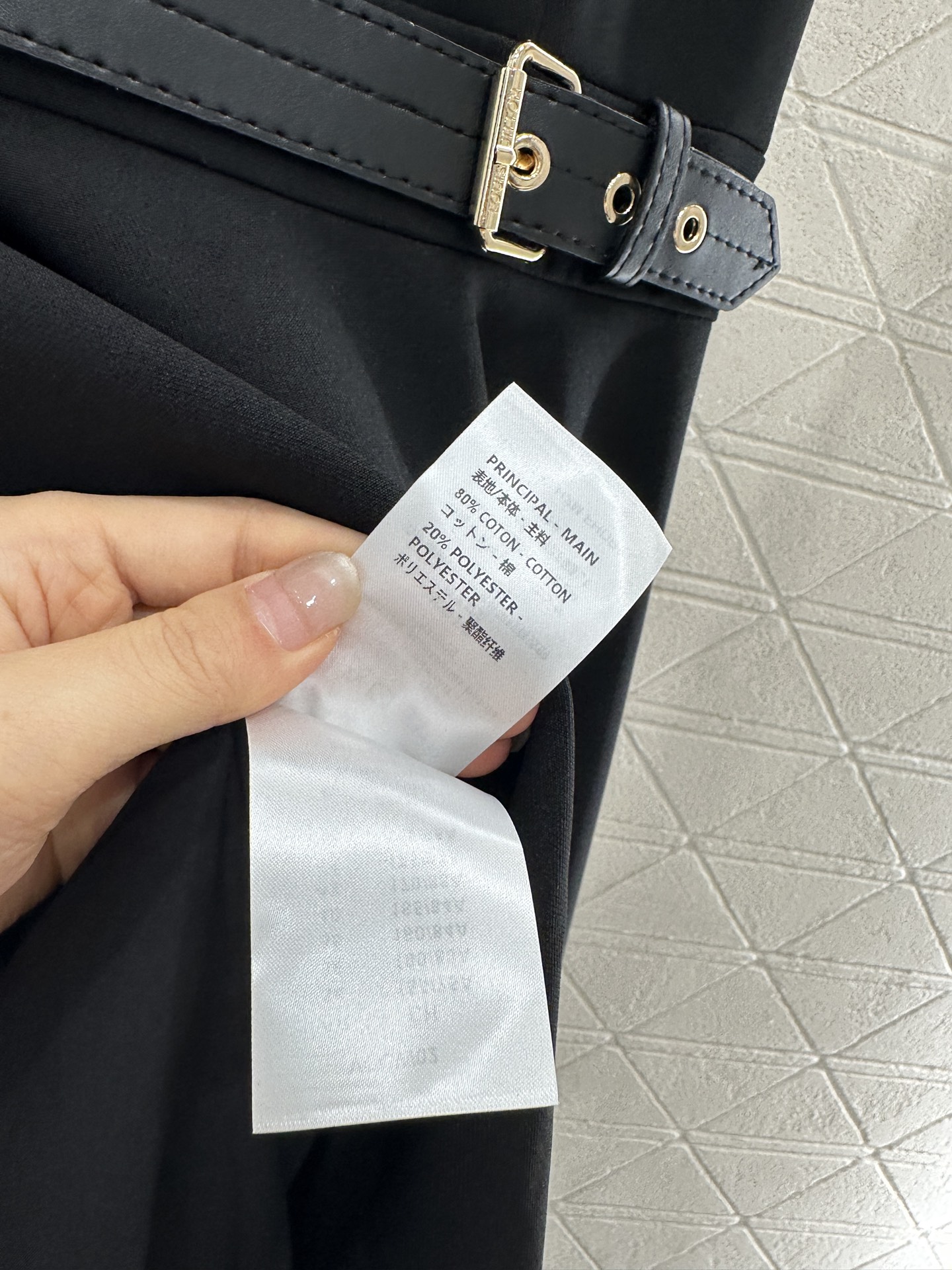 ♥Louis Vuitto*♥2025新品上架
      单肩扣斜裁裙摆连衣裙
定制YB进口醋酸材质 
