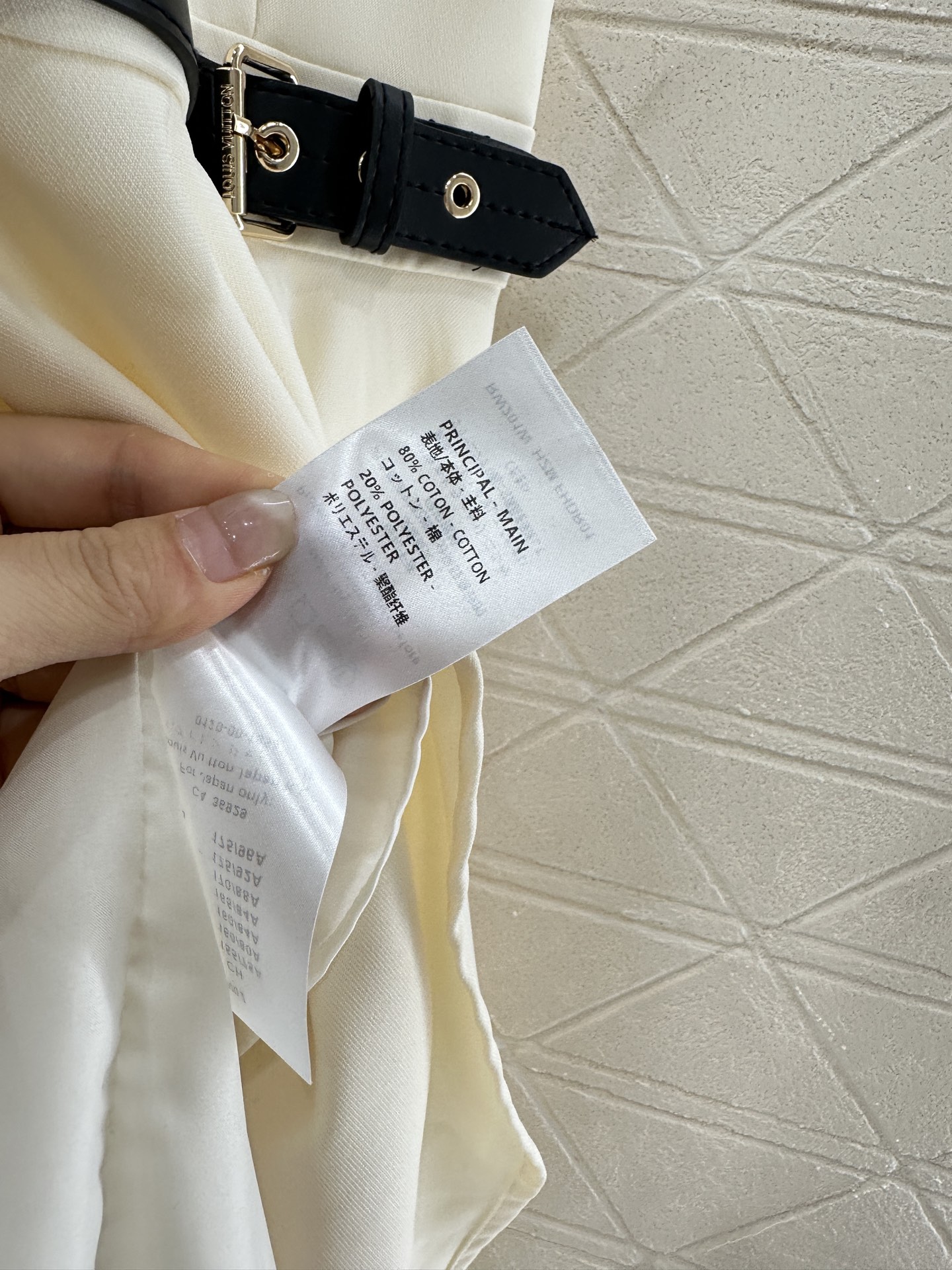 ♥Louis Vuitto*♥2025新品上架
      单肩扣斜裁裙摆连衣裙
定制YB进口醋酸材质 