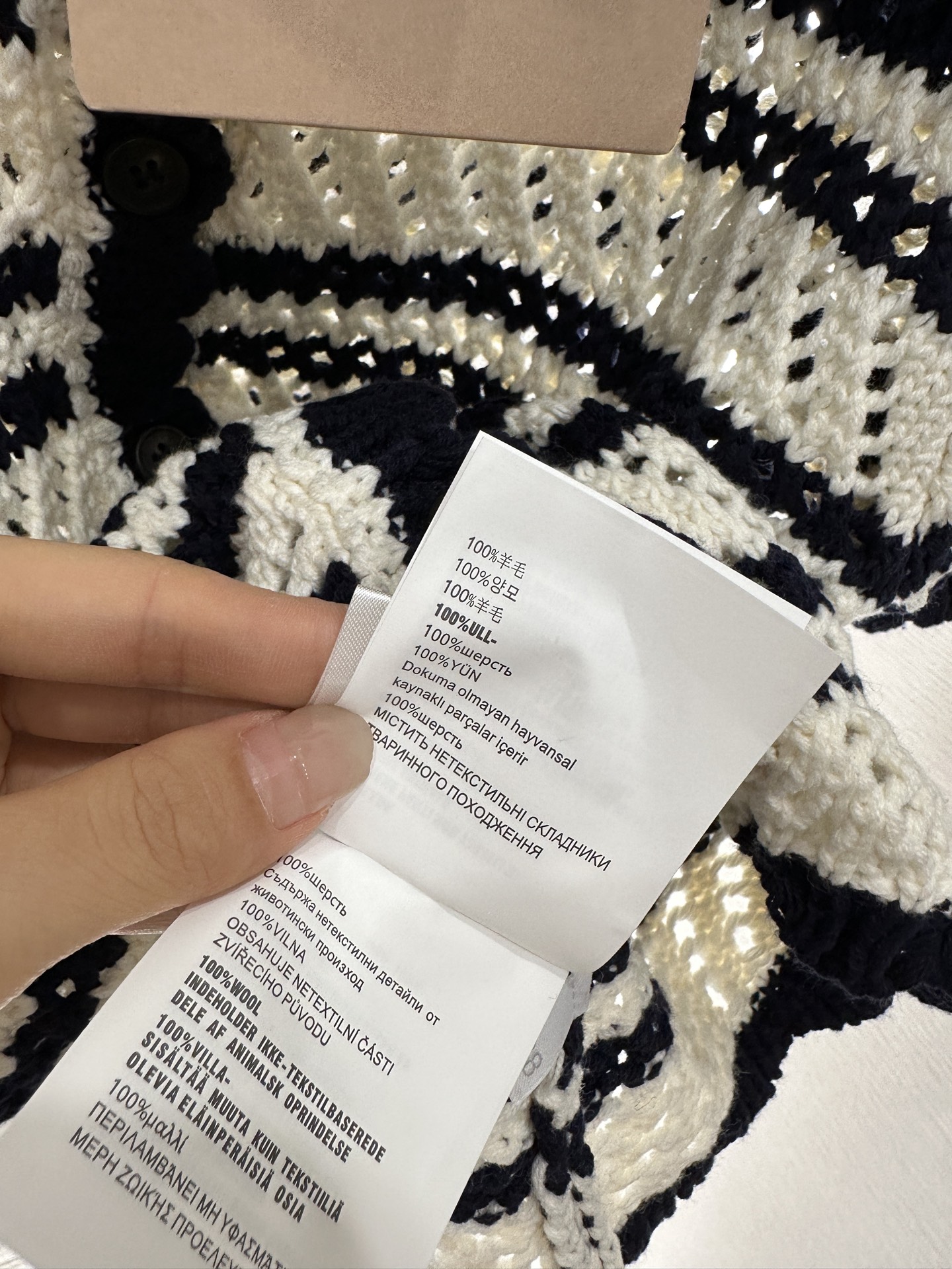 ♥Miumi*♥2025新品上架
 手工针织短袖开衫短裙套装
定制YB羊毛纱线织造 质感高级舒适 翻领针
