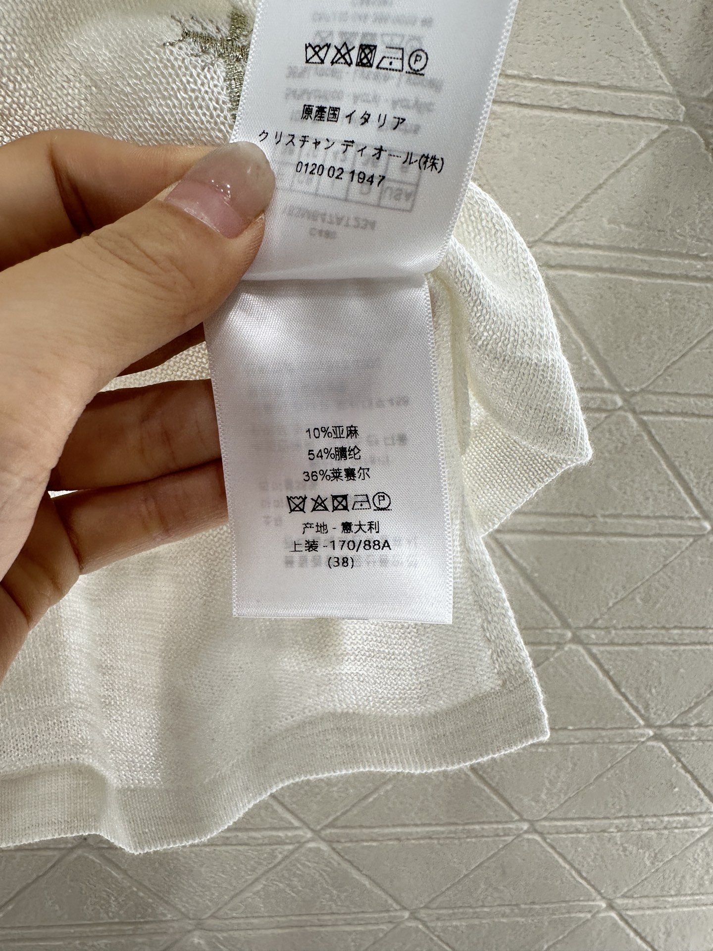 ♥Dio*♥2025新品上架
  新中式刺绣针织背心
定制YB亚麻纱线织造 透气舒适 质感十足 宽松背心