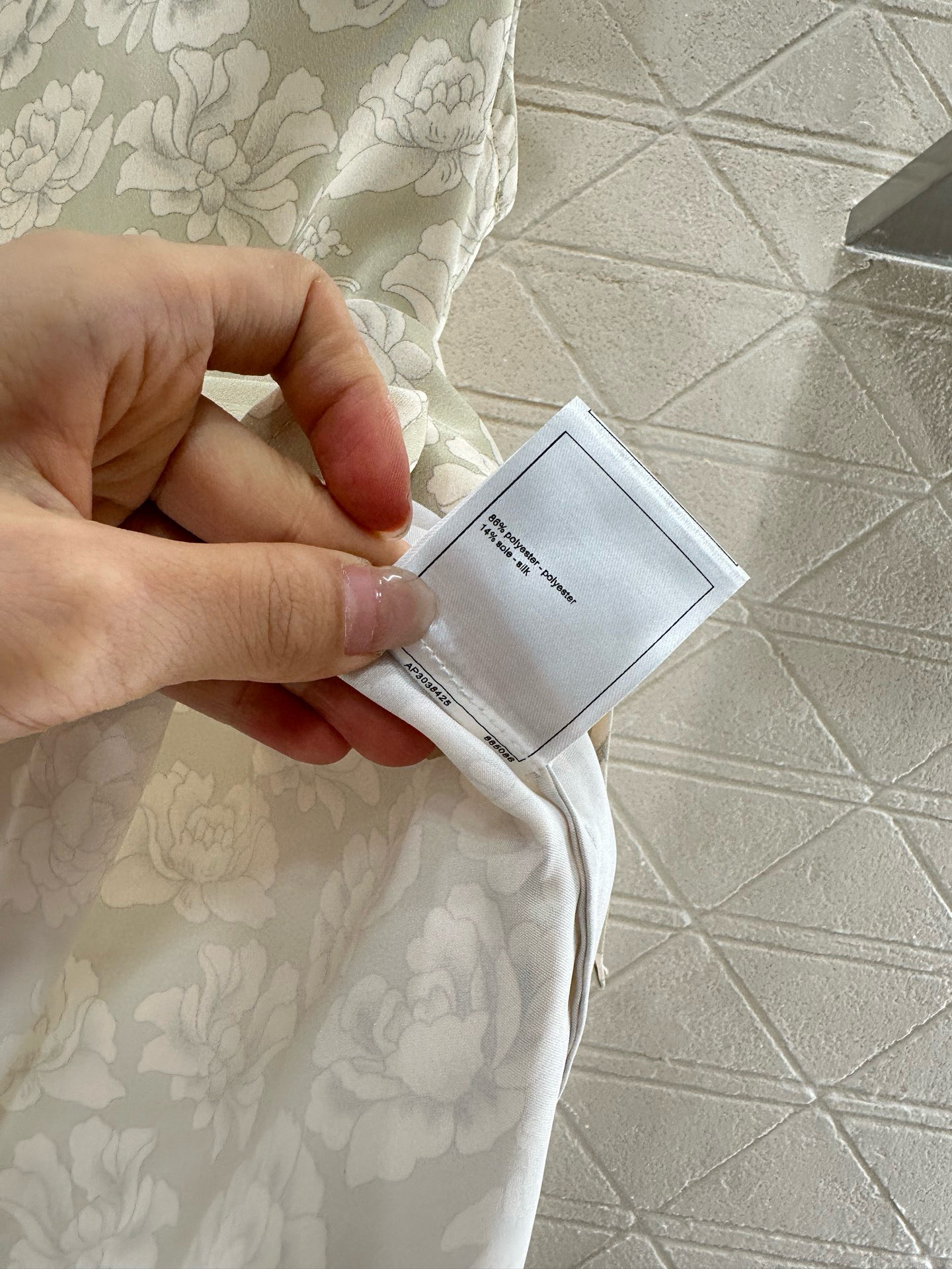 ♥Chane*♥2025新品上架
  印花无袖衬衣九分裤套装
定制YB进口斜纹绸材质 印花工艺处理 呈现