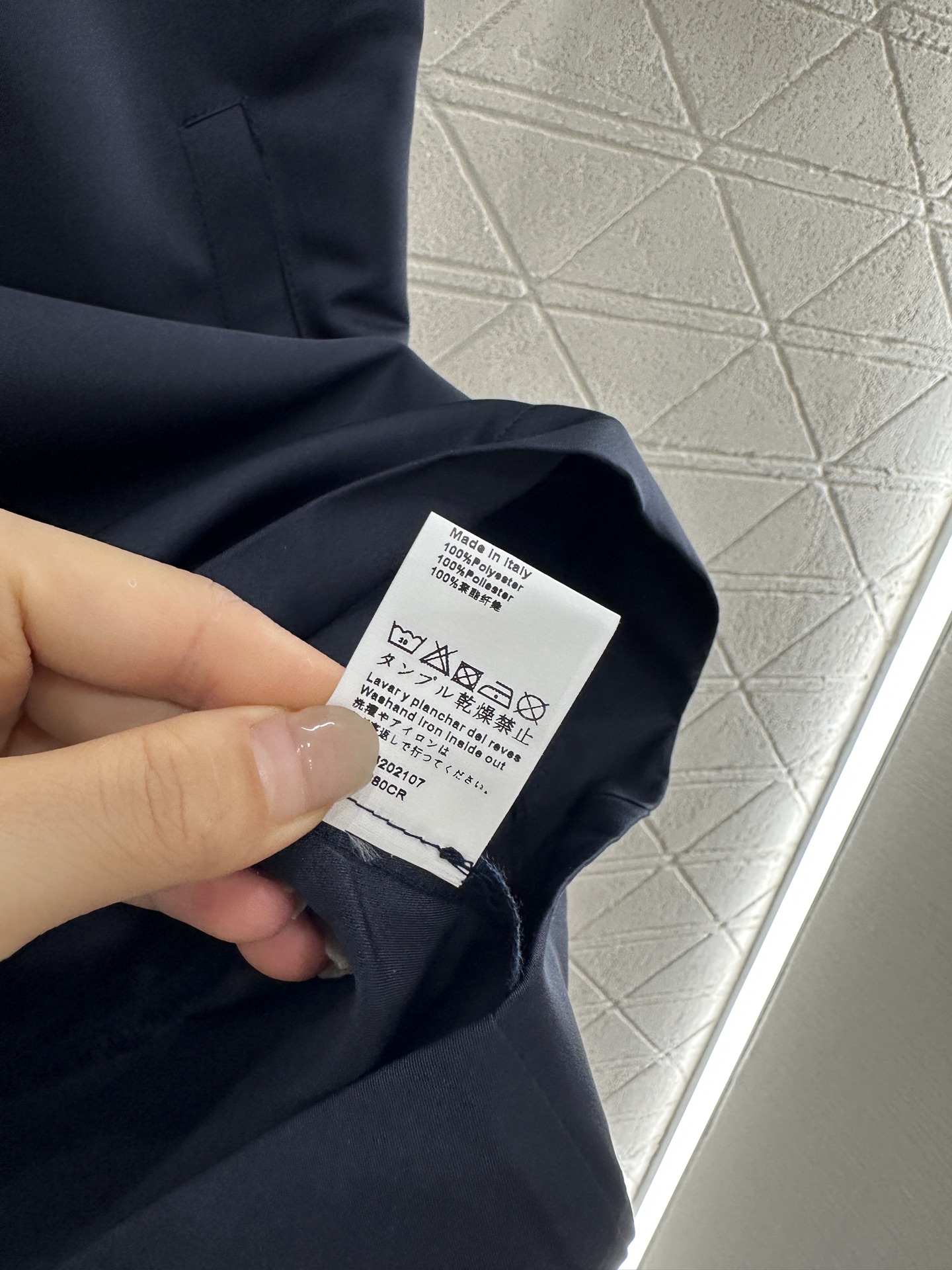 ♥Loew*♥2025新品上架
    针织领连衣裙
定制YB进口环保再生尼龙材质 质感光泽 舒适宜人 