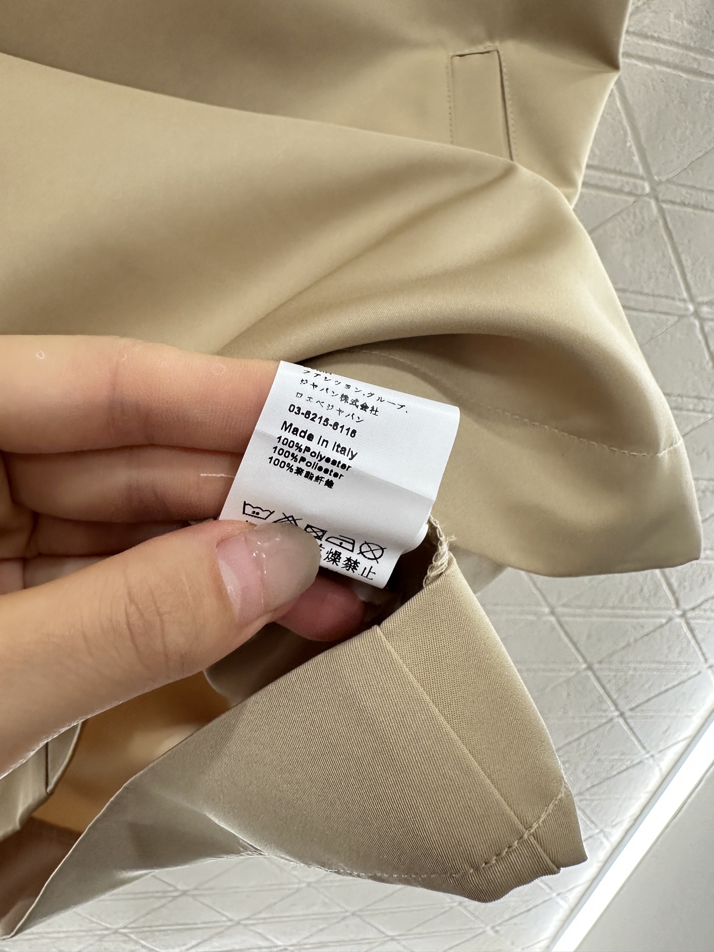 ♥Loew*♥2025新品上架
    针织领连衣裙
定制YB进口环保再生尼龙材质 质感光泽 舒适宜人 