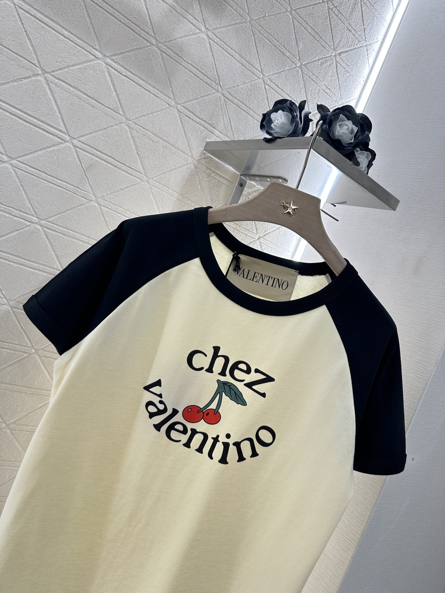 ♥Valentin*♥2025新品上架
     圆领插肩樱桃字母𝑇𝑒𝑒
定制YB原生全棉材质 透气舒适