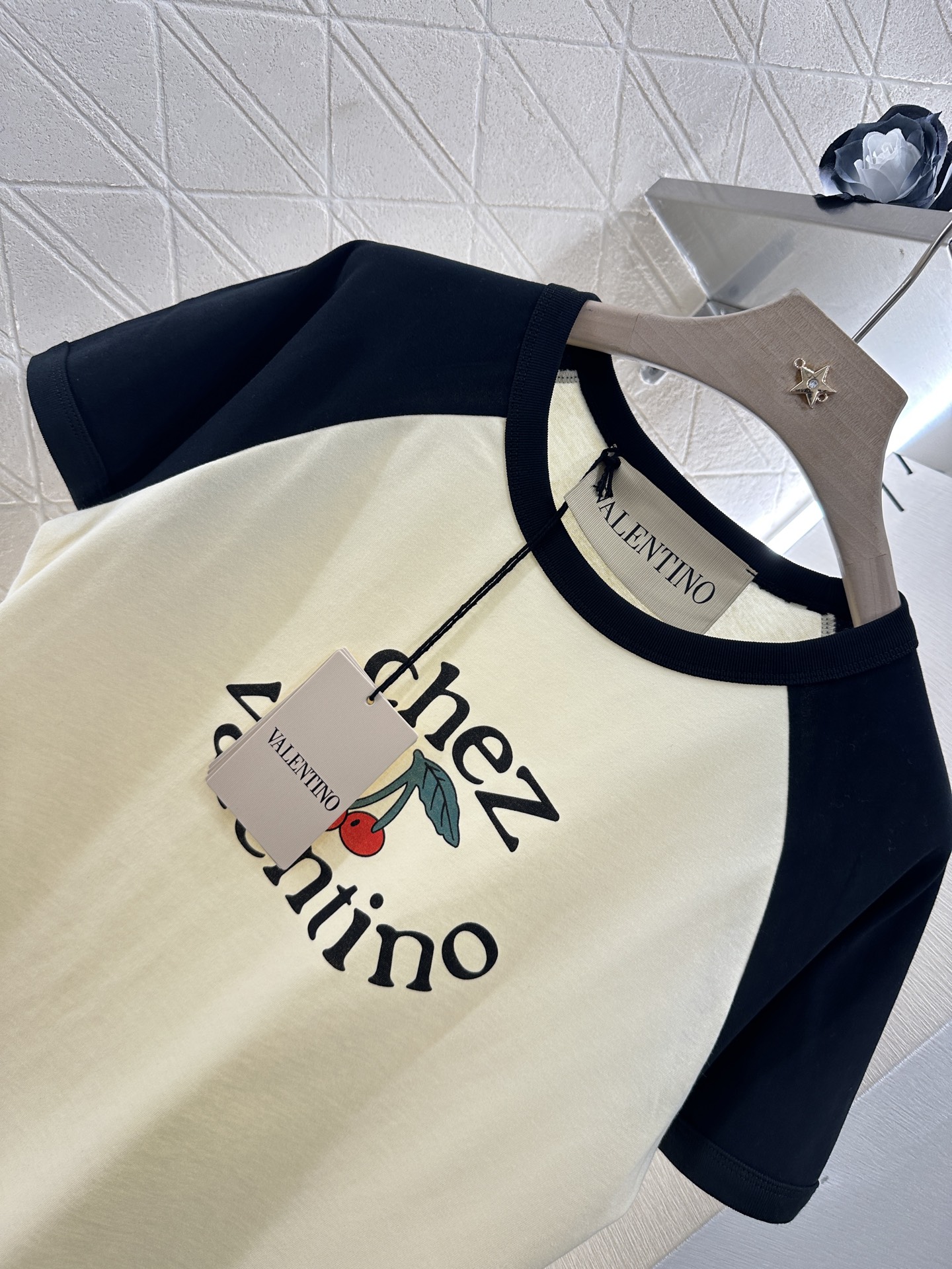 ♥Valentin*♥2025新品上架
     圆领插肩樱桃字母𝑇𝑒𝑒
定制YB原生全棉材质 透气舒适