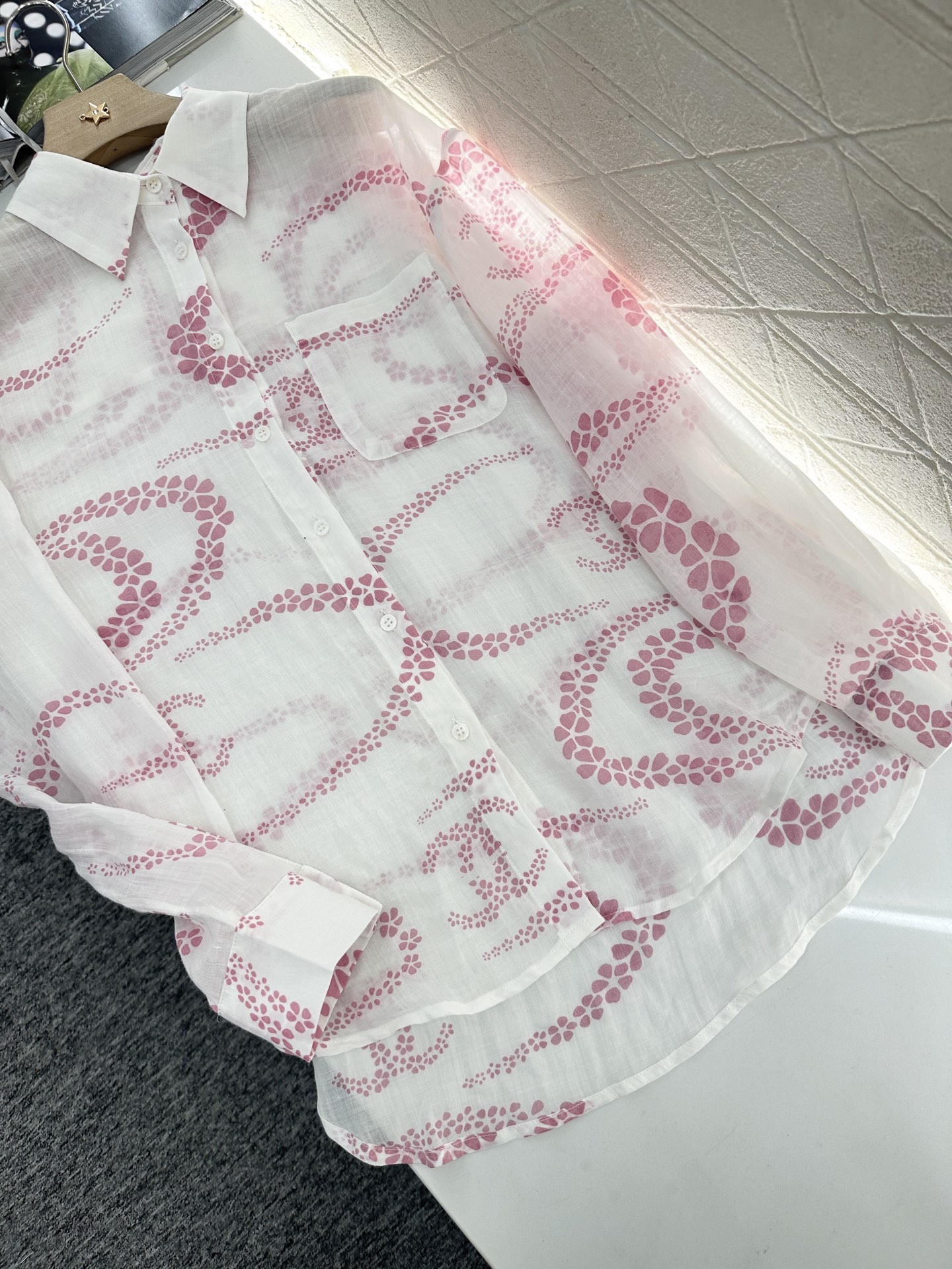 ♥Chane*♥2025新品上架
    印花翻领衬衫短裤套装
定制YB进口苎麻材质 肌理清晰 天然养肤