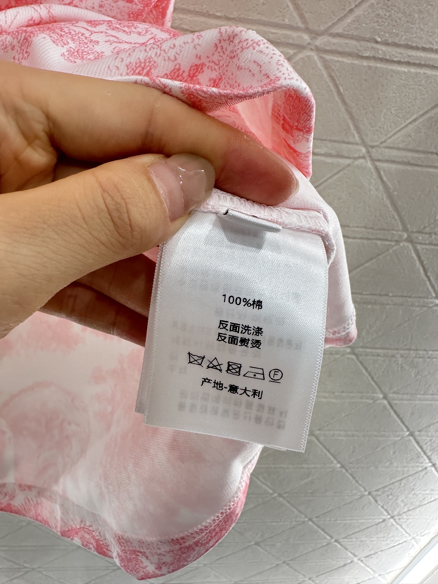 ♥Dio*♥2025新品上架
  活性印花系带连衣裙
定制YB斜纹全棉材质 透气舒适 质感十足 不规则连