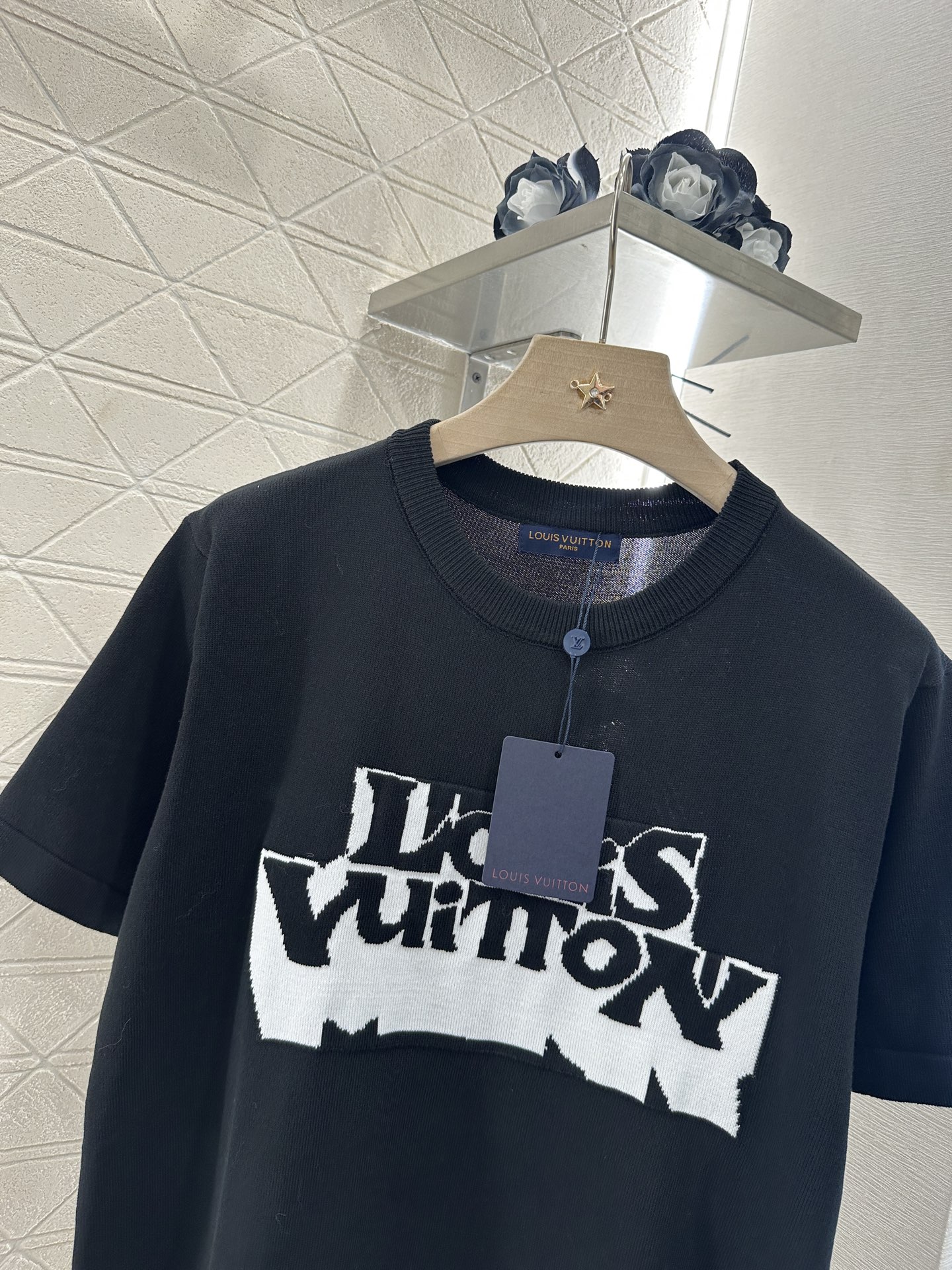 ♥Louis Vuitto*♥2025新品上架
     圆领刺绣字母针织上衣
定制YB全棉纱线材质 透
