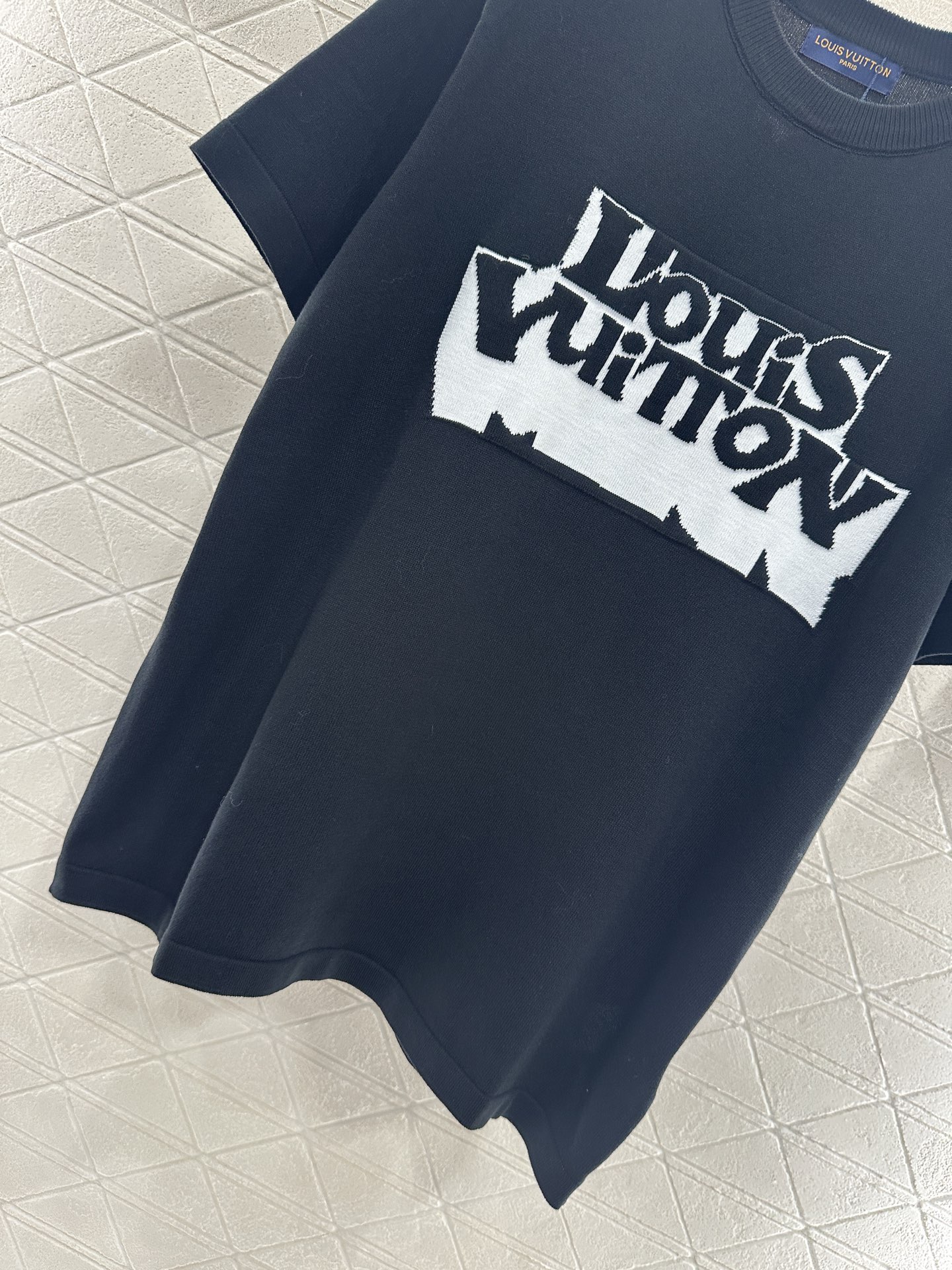 ♥Louis Vuitto*♥2025新品上架
     圆领刺绣字母针织上衣
定制YB全棉纱线材质 透