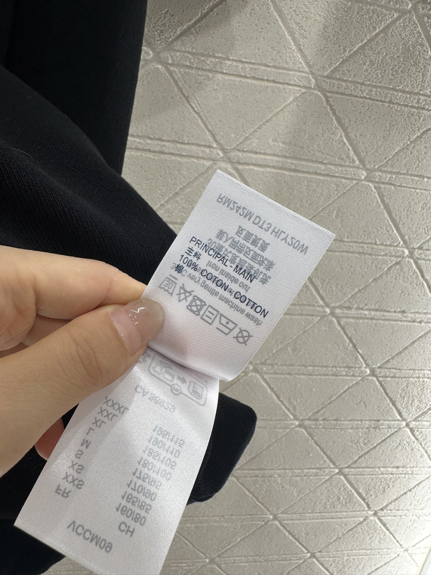 ♥Louis Vuitto*♥2025新品上架
     圆领刺绣字母针织上衣
定制YB全棉纱线材质 透