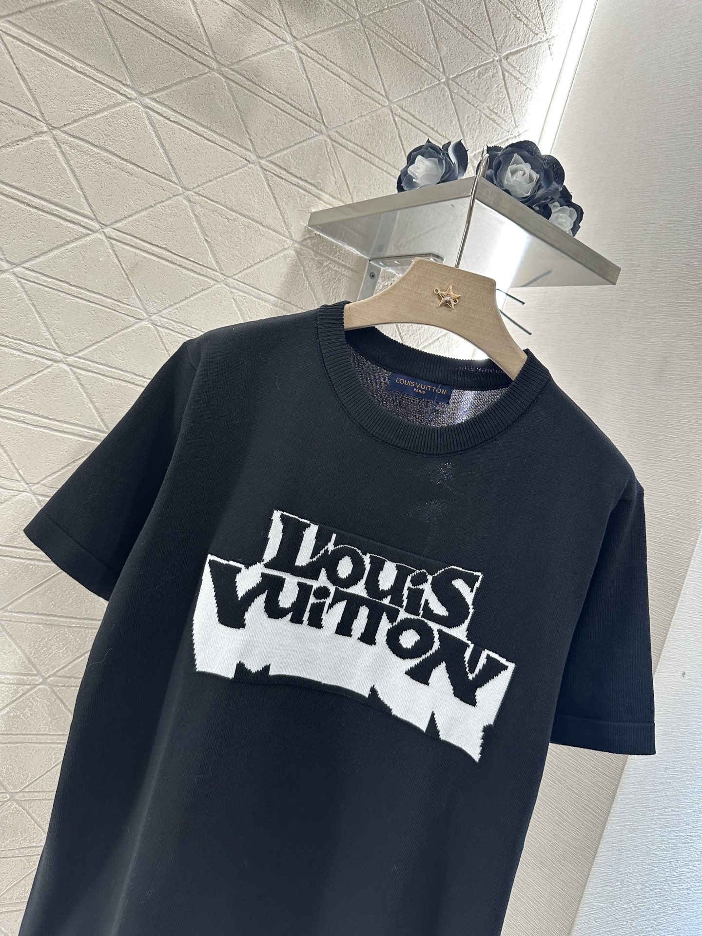 ♥Louis Vuitto*♥2025新品上架
     圆领刺绣字母针织上衣
定制YB全棉纱线材质 透