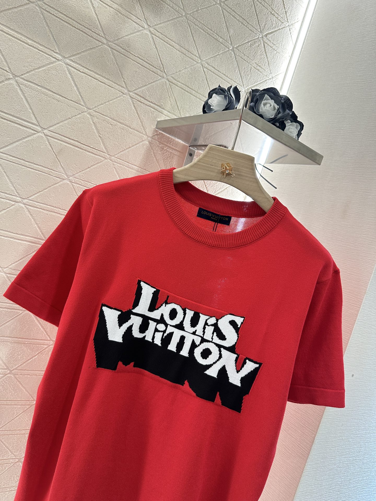 ♥Louis Vuitto*♥2025新品上架
     圆领刺绣字母针织上衣
定制YB全棉纱线材质 透