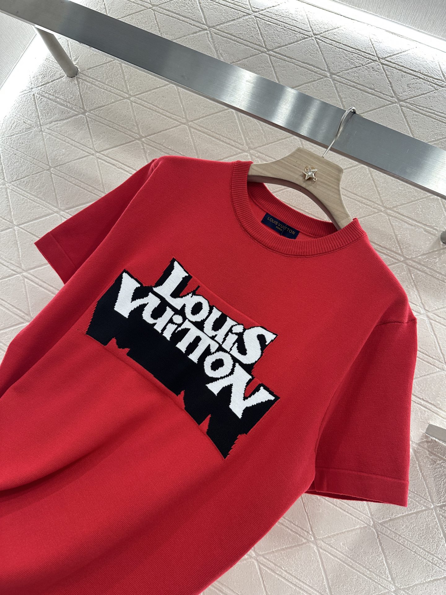 ♥Louis Vuitto*♥2025新品上架
     圆领刺绣字母针织上衣
定制YB全棉纱线材质 透