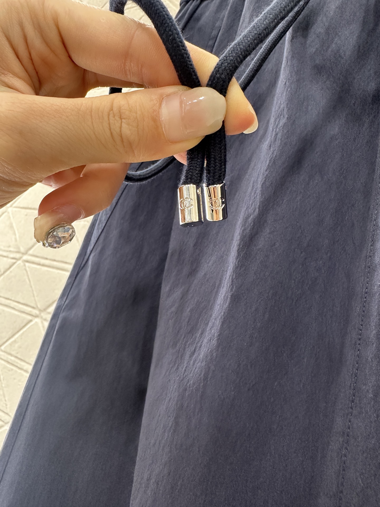 ♥Chane*♥2025新品上架
      开衩抽绳半裙
定制YB进口棉涤材质 质感垂顺 轻薄舒适 夏