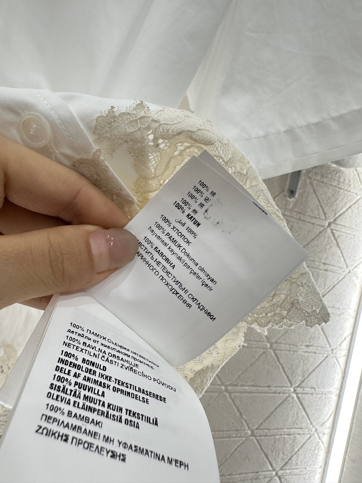 ♥Miumi*♥2025新品上架
     蕾丝刺绣衬衫
定制YB斜纹全棉材质 质感舒适 立体有型 短款