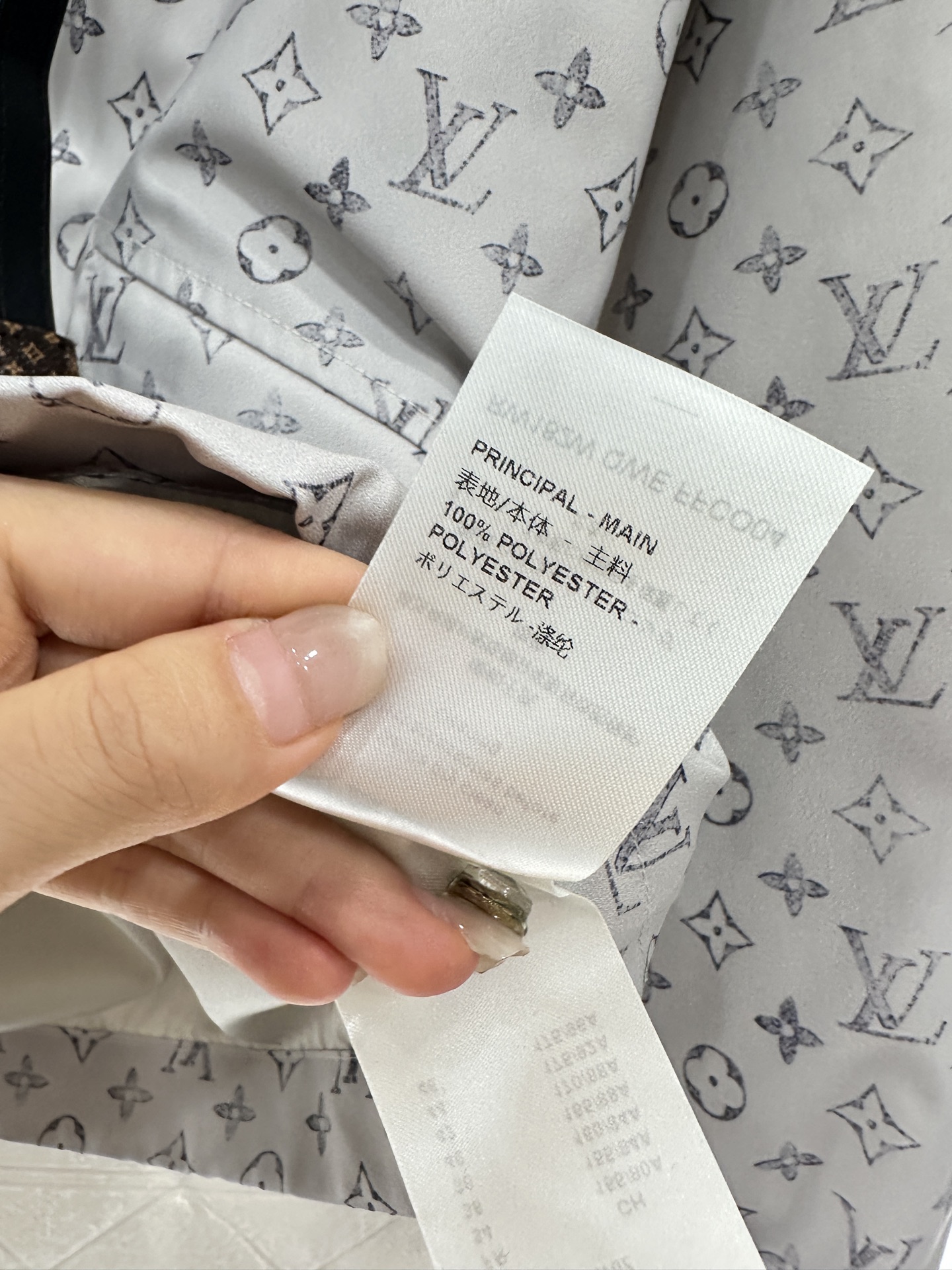 ♥Louis Vuitto*♥2025新品上架
     连帽印花冲锋夹克
定制YB进口加厚冲锋尼龙材质