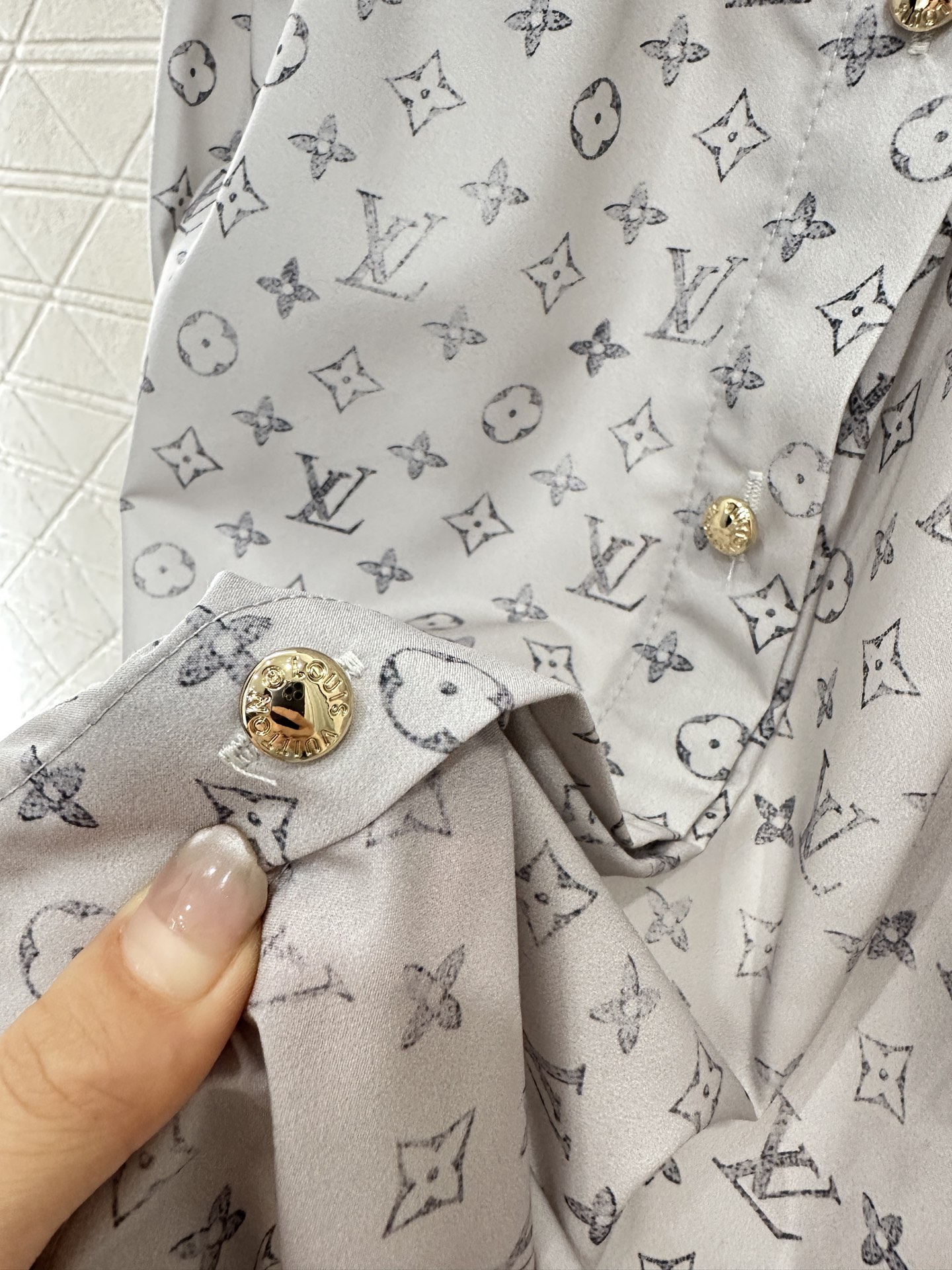 ♥Louis Vuitto*♥2025新品上架
   印花收腰衬衫连衣裙
定制YB进口斜纹绸材质 质感透