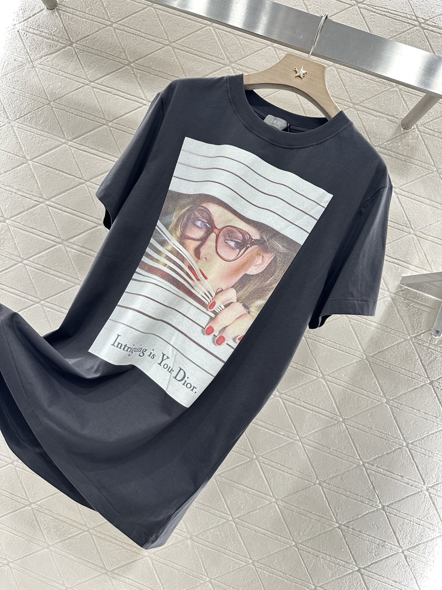 ♥Dio*♥2025新品上架
      印花圆领𝑇𝑒𝑒
定制YB原生全棉材质 透气舒适 质感十足 宽松