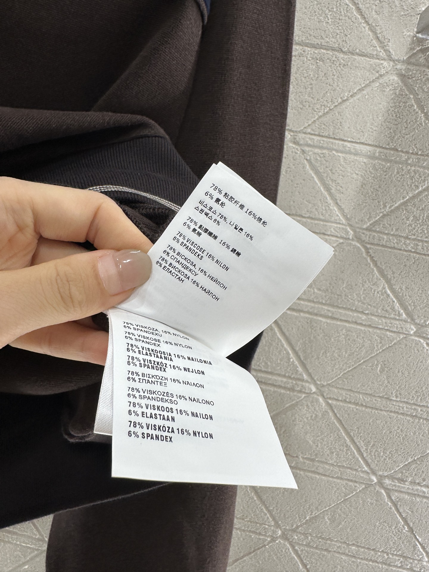 ♥Miumi*♥2025新品上架
   拼接撞色翻领半开襟卫衣
定制YB进口材质 质感高级 分量十足 翻