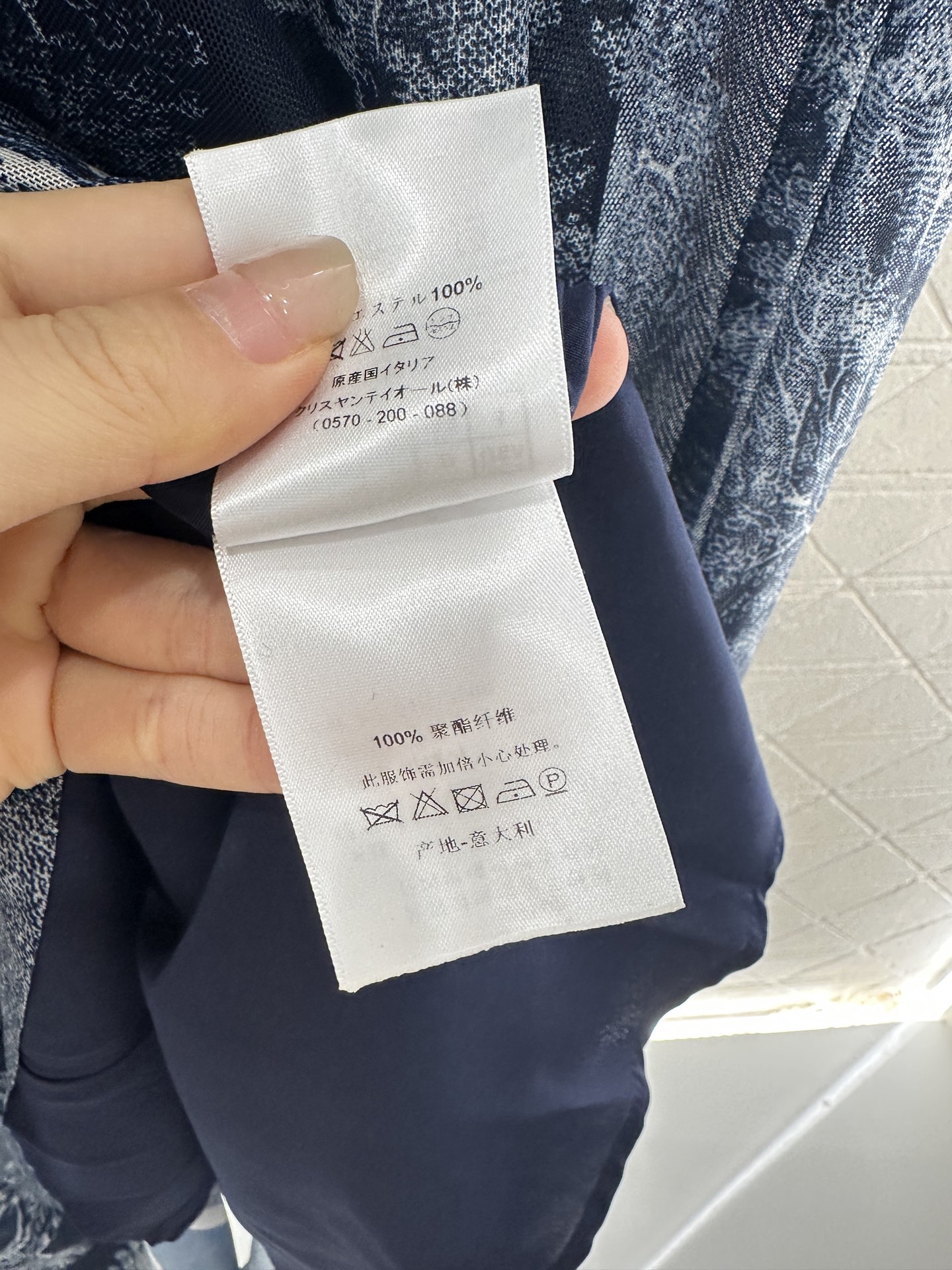 ♥Dio*♥2025新品上架
    印花吊带连衣裙
定制YB进口材质 质感光泽 垂顺有型 吊带平口连衣