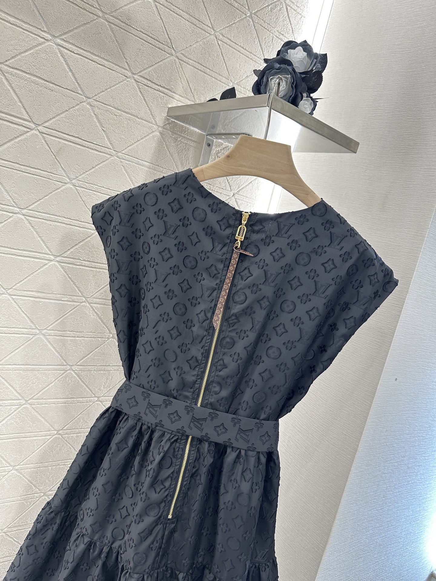 ♥Louis Vuitto*♥2025新品上架
      提花腰带无袖连衣裙
定制YB进口提花全棉材质