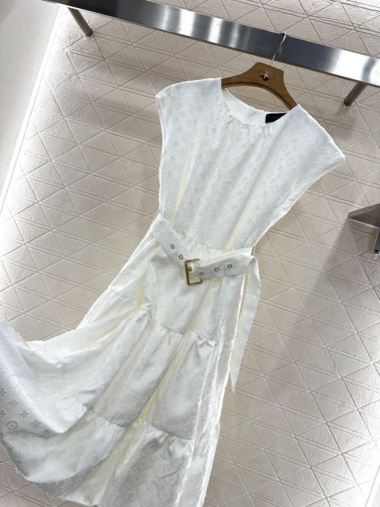 ♥Louis Vuitto*♥2025新品上架
      提花腰带无袖连衣裙
定制YB进口提花全棉材质