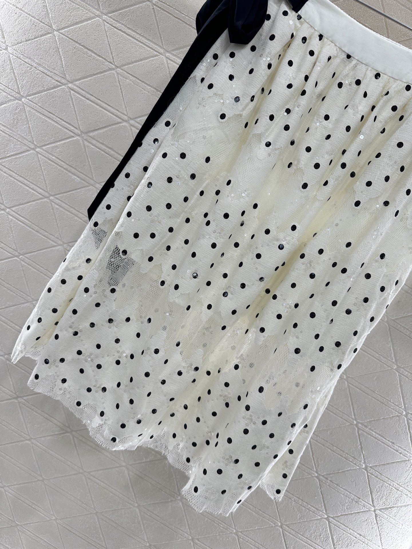 ♥Miumi*♥2025新品上架
   波点蝴蝶结蛋糕半裙
定制YB进口蕾丝材质 质感轻薄 穿搭飘逸 高