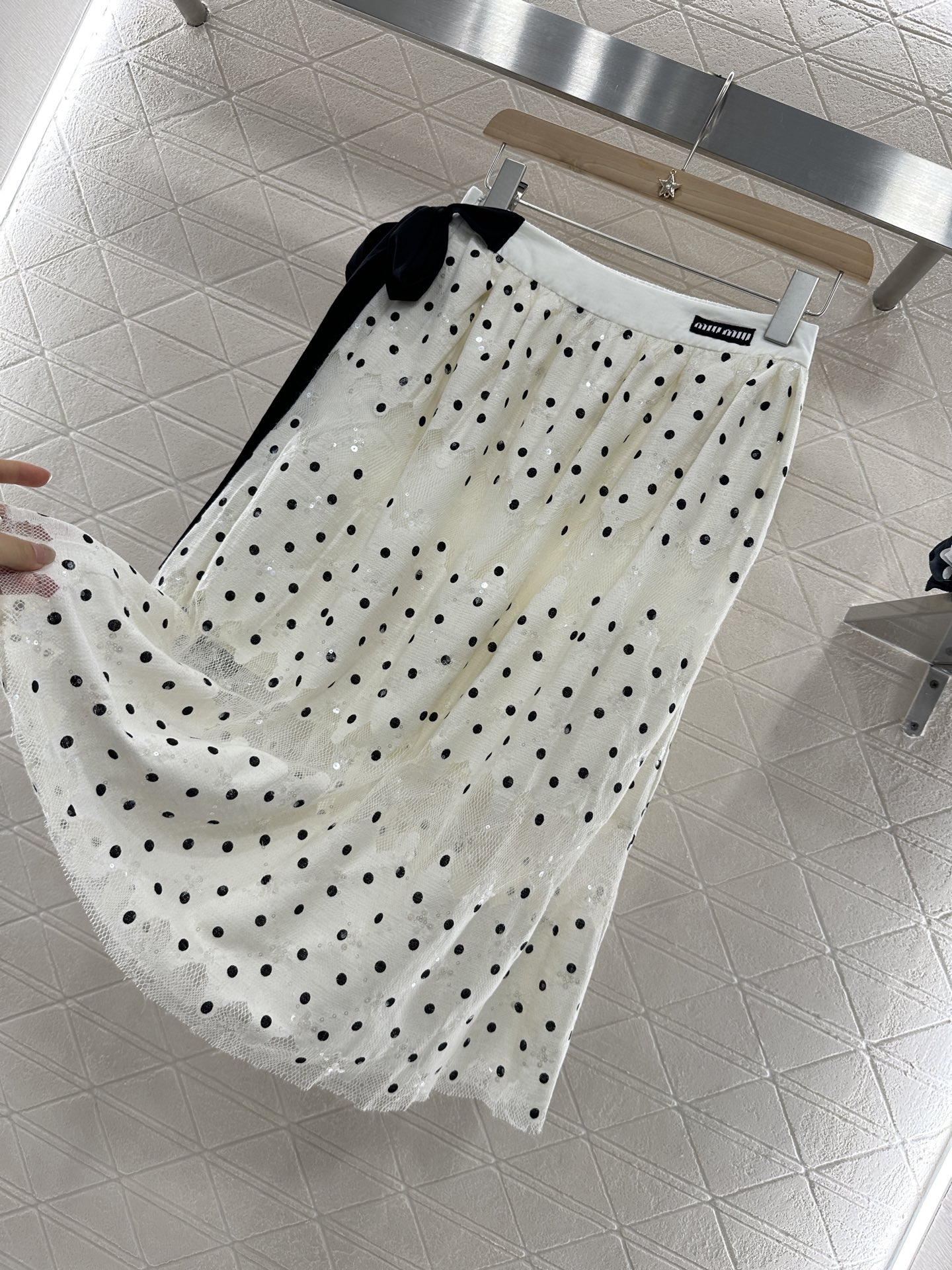 ♥Miumi*♥2025新品上架
   波点蝴蝶结蛋糕半裙
定制YB进口蕾丝材质 质感轻薄 穿搭飘逸 高