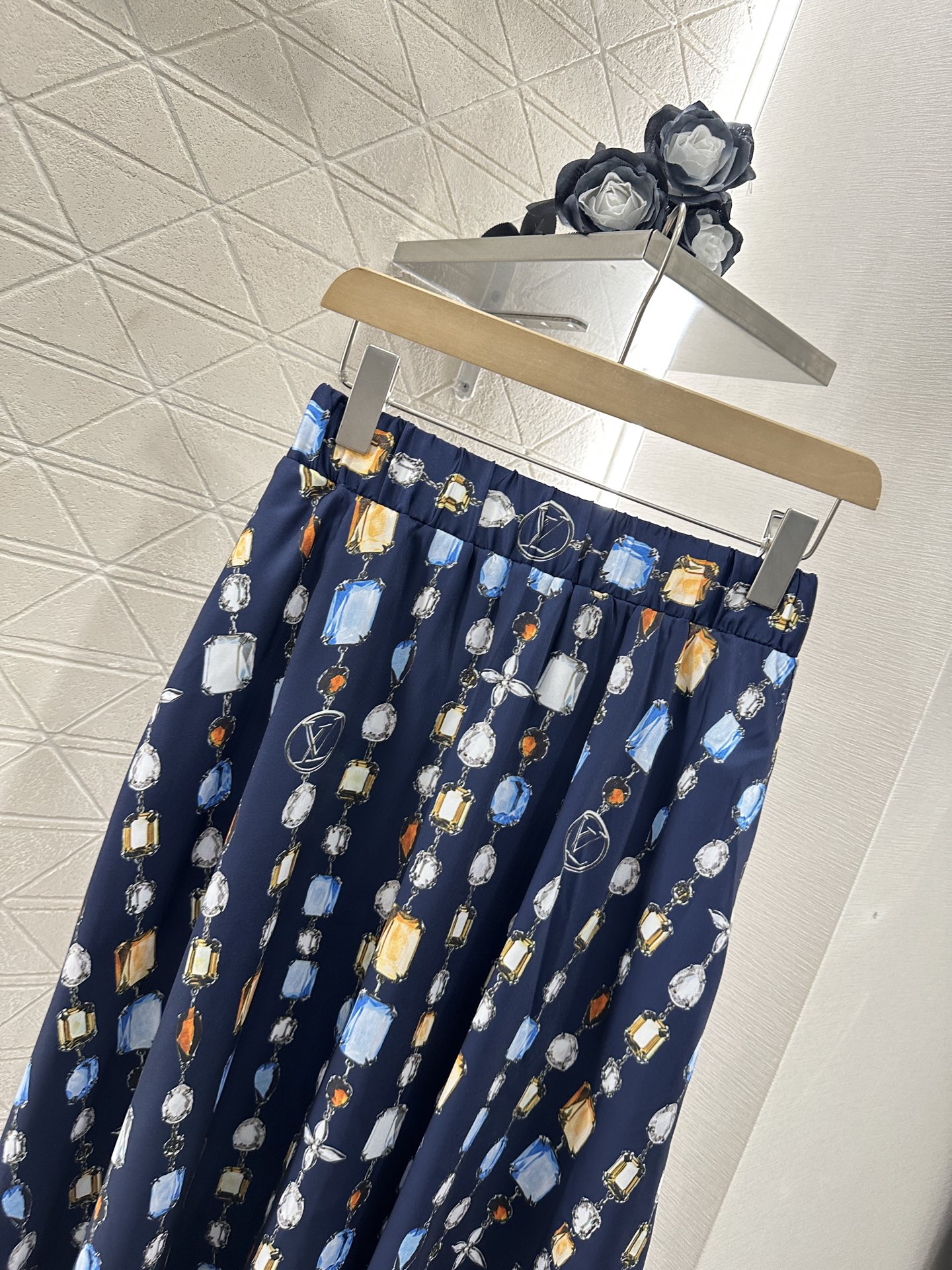 ♥Louis Vuitto*♥2025新品上架
      印花宝石半裙
定制YB进口斜纹稠材质 质感光