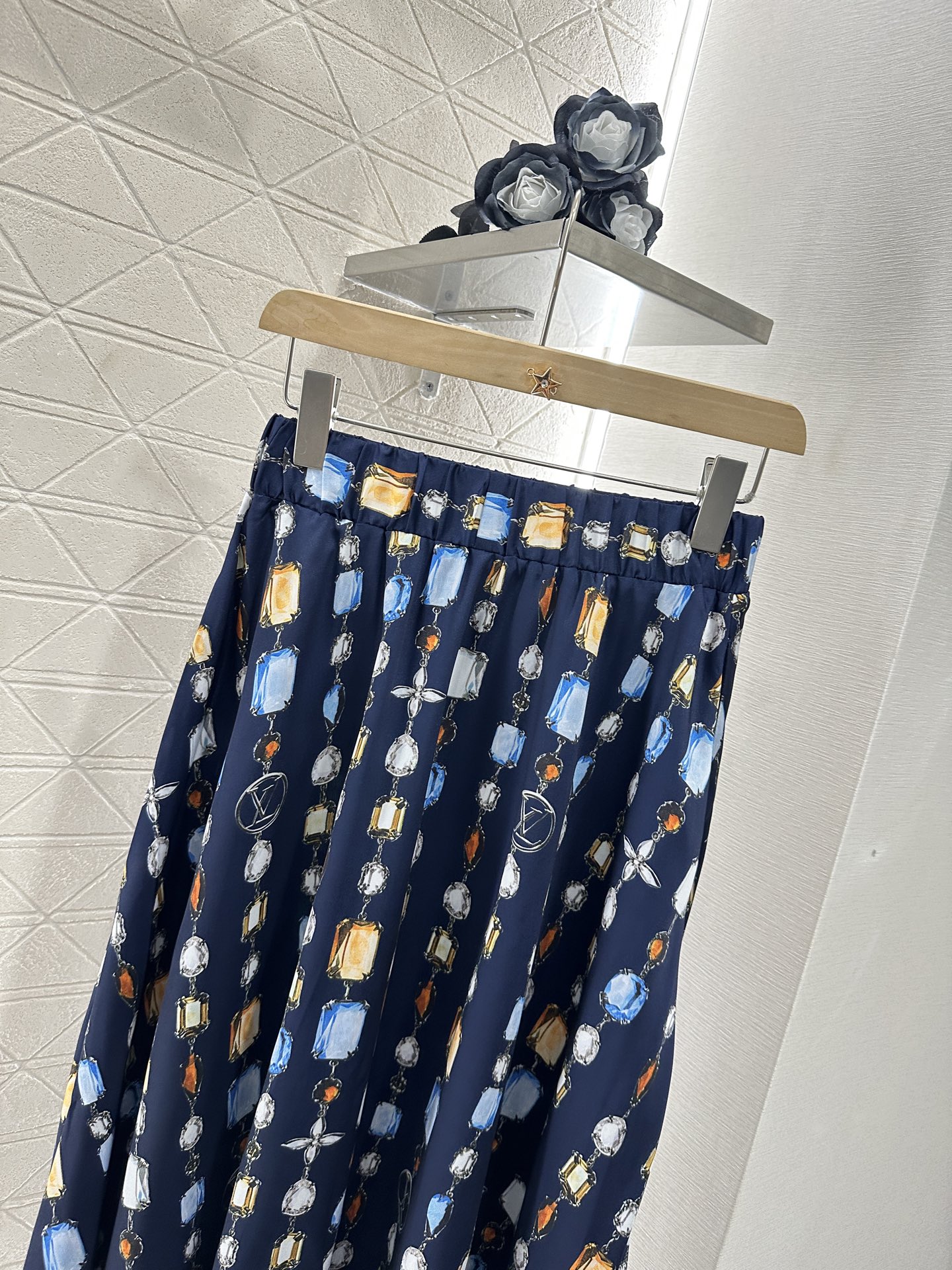 ♥Louis Vuitto*♥2025新品上架
      印花宝石半裙
定制YB进口斜纹稠材质 质感光