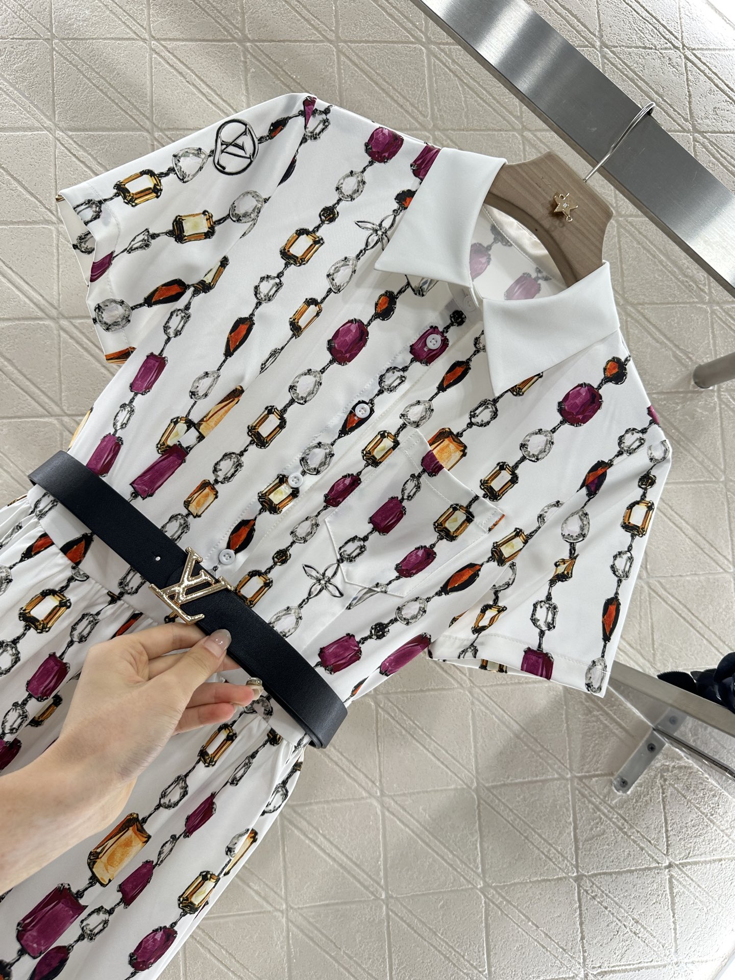  Louis Vuitto*♥2025新品上架
     印花腰带连衣裙
定制YB进口斜纹稠材质 质感光