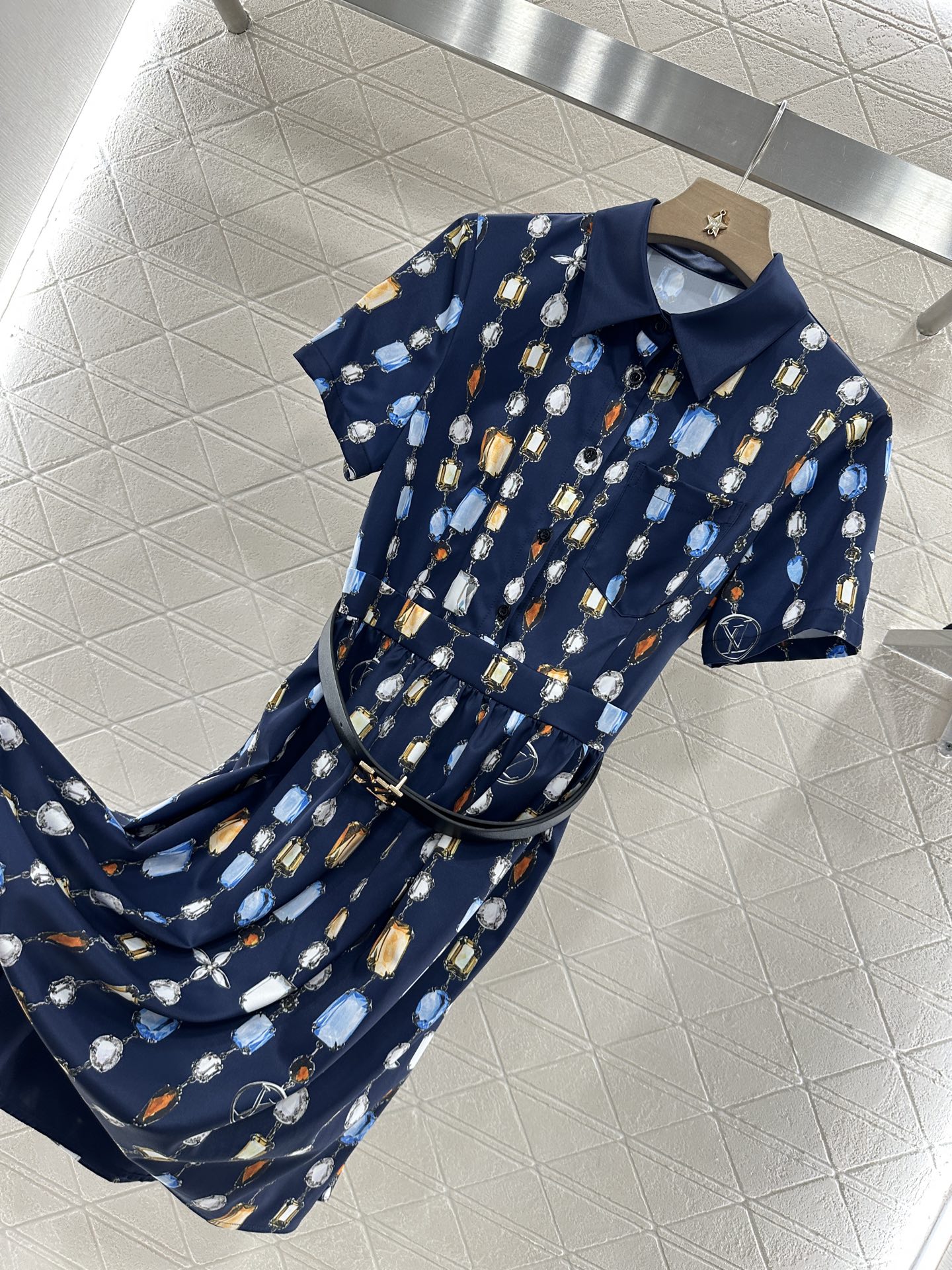  Louis Vuitto*♥2025新品上架
     印花腰带连衣裙
定制YB进口斜纹稠材质 质感光