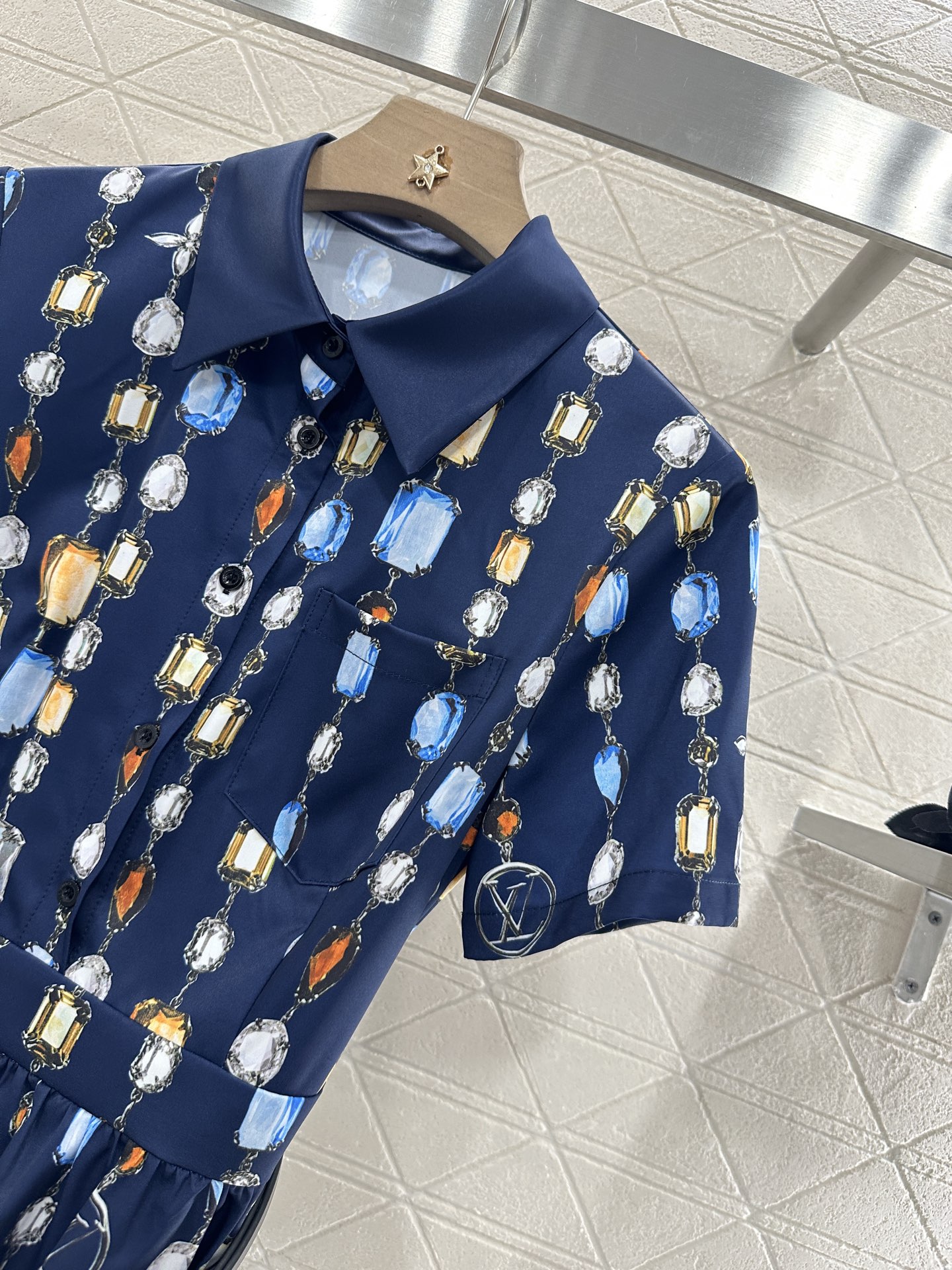  Louis Vuitto*♥2025新品上架
     印花腰带连衣裙
定制YB进口斜纹稠材质 质感光