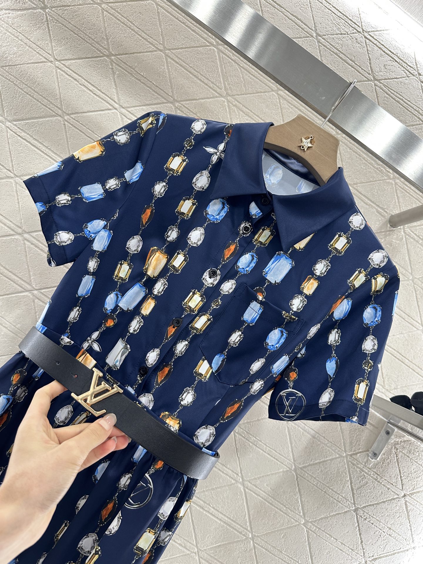  Louis Vuitto*♥2025新品上架
     印花腰带连衣裙
定制YB进口斜纹稠材质 质感光