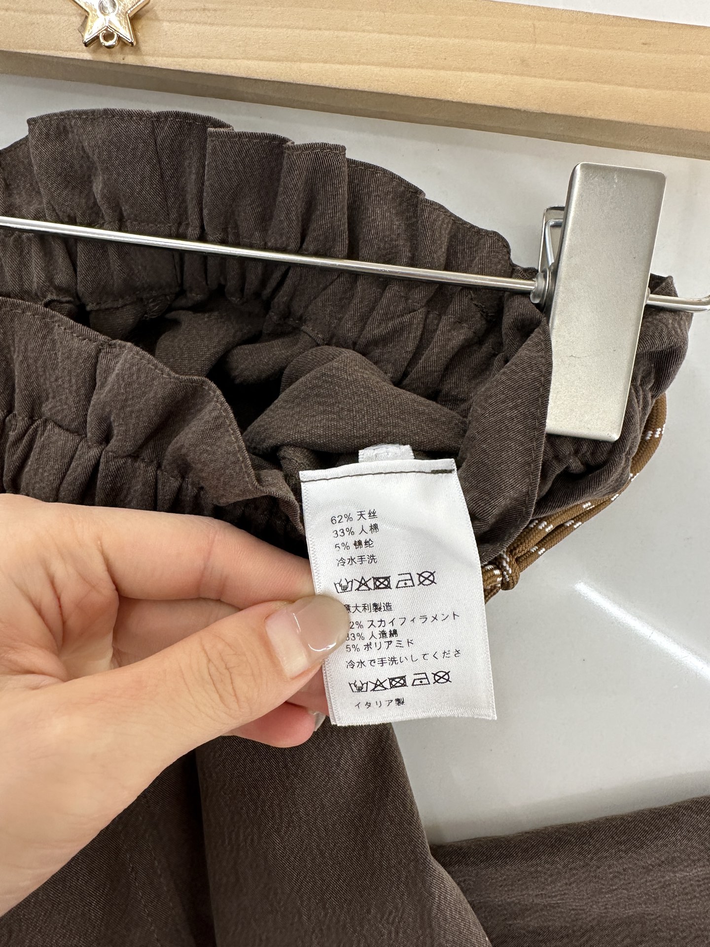 ♥Miumi*♥2025新品上架
    腰带花边阔腿长裤
定制YB进口人棉材质 质感细腻 垂顺有型 不