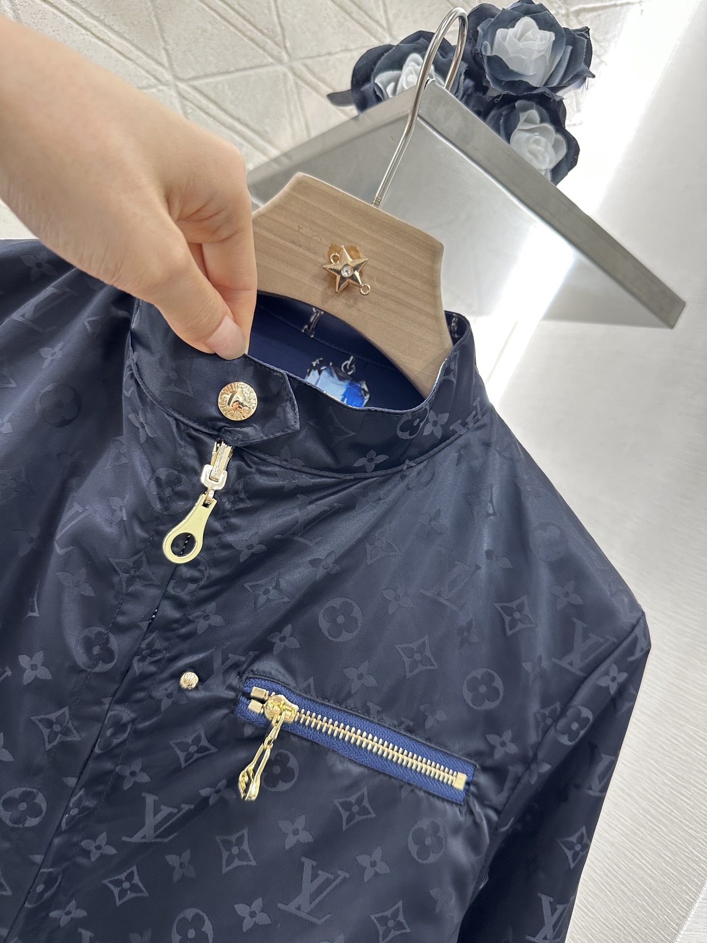 ♥Louis Vuitto*♥2025新品上架
     两面穿印花夹克外套
定制YB进口斜纹稠材质 质