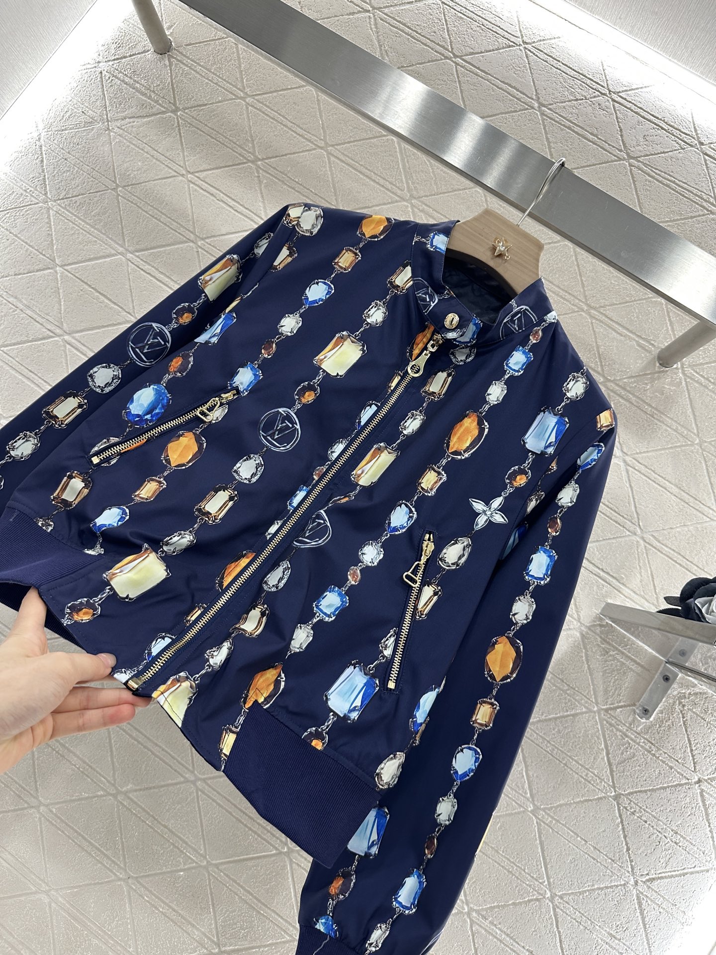 ♥Louis Vuitto*♥2025新品上架
     两面穿印花夹克外套
定制YB进口斜纹稠材质 质