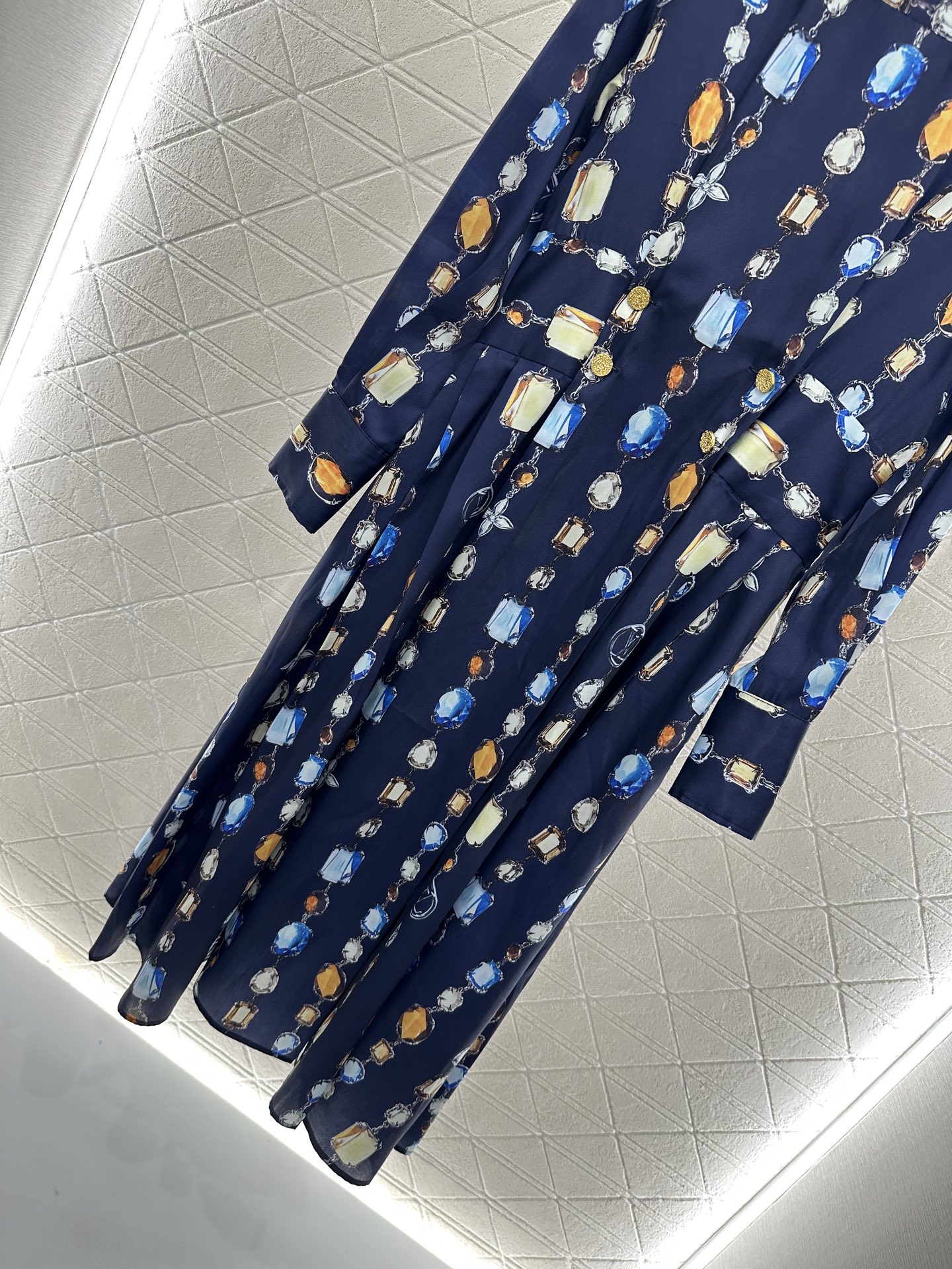 ♥Louis Vuitto*♥2025新品上架
     印花收腰连衣裙
定制YB进口斜纹稠材质 质感光