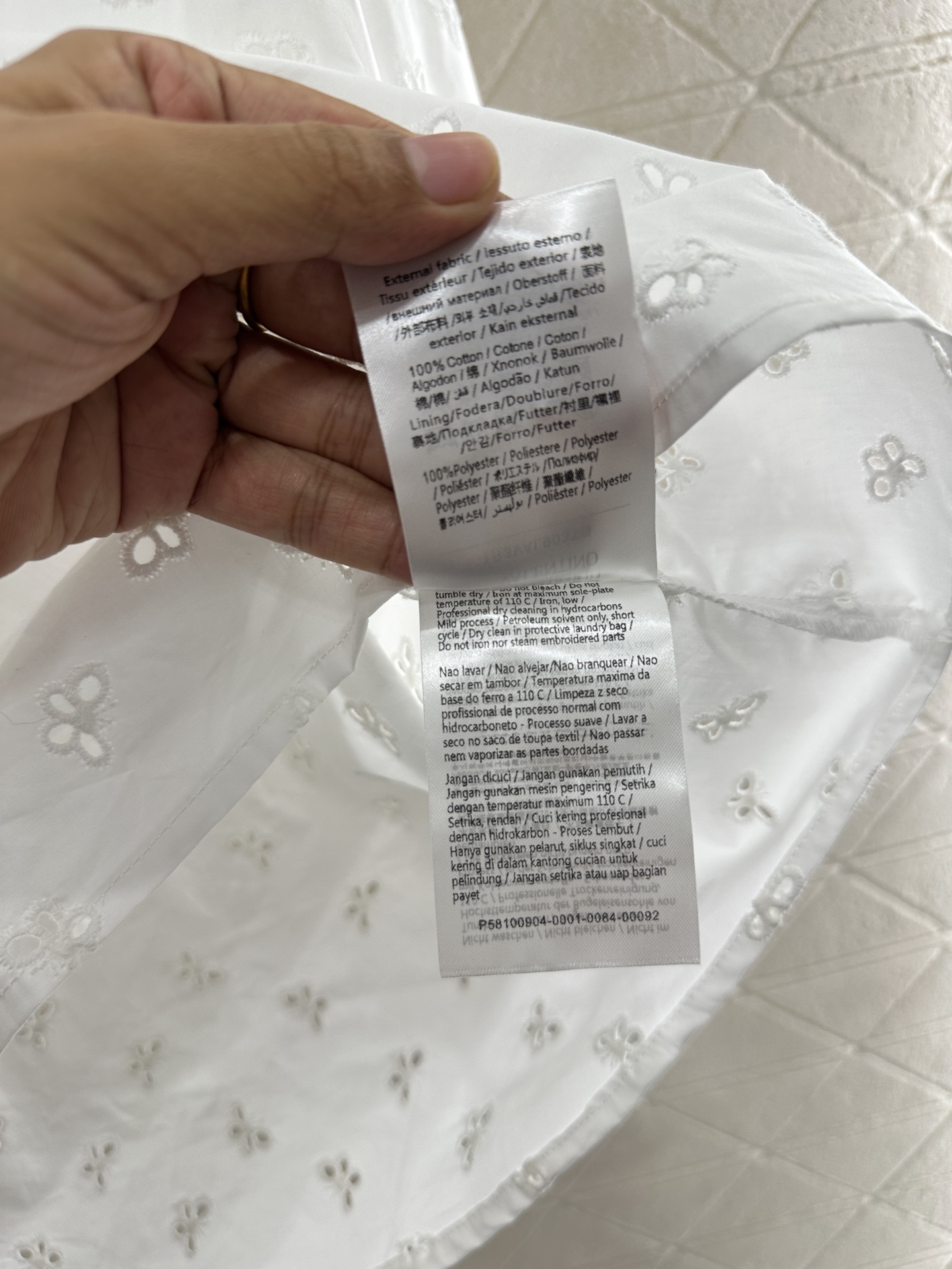 ♥Valentin*♥2025新品上架
    绣花廓形衬衣短裤套装
定制YB斜纹全棉材质 绣花工艺处理