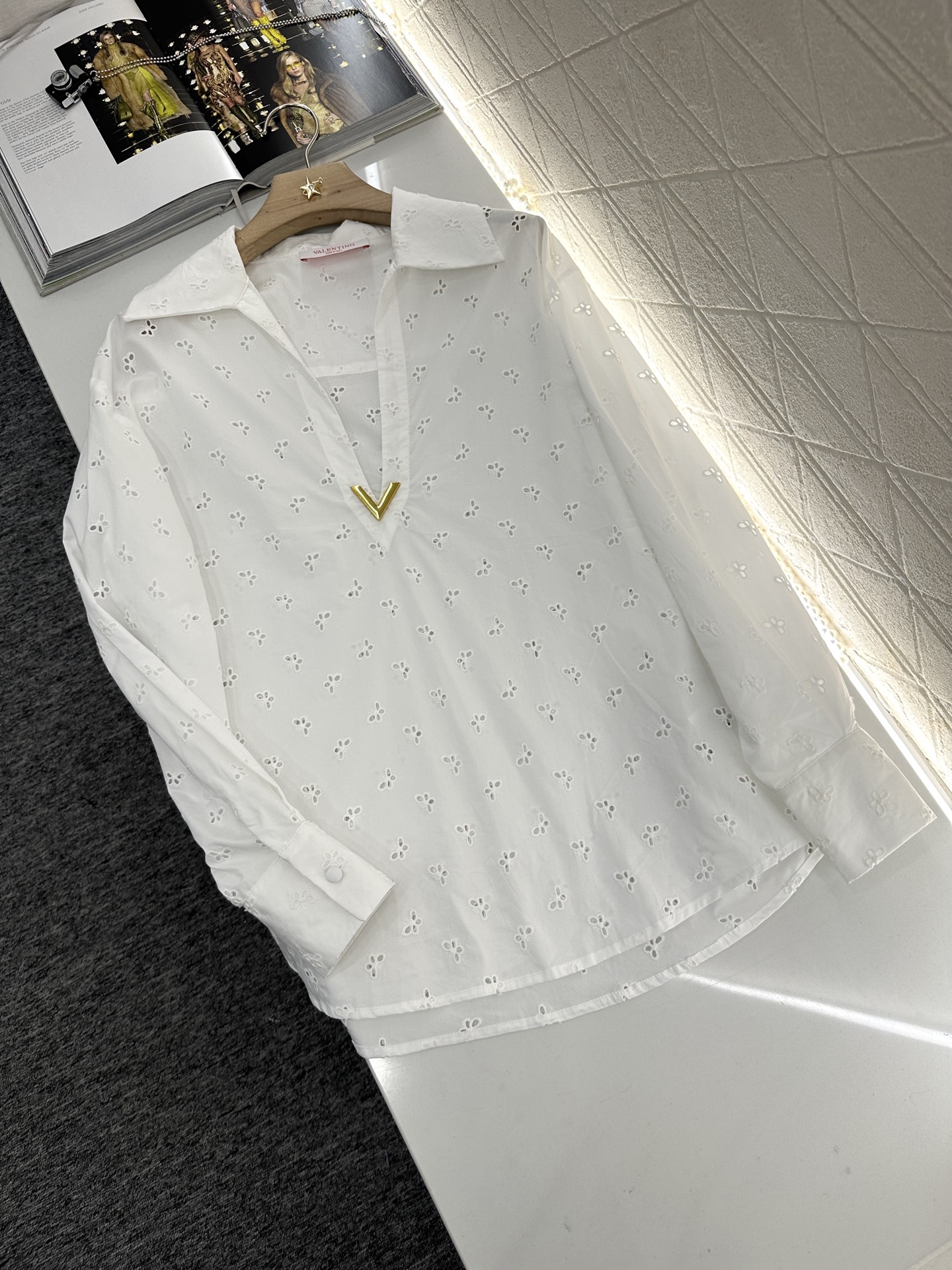 ♥Valentin*♥2025新品上架
    绣花廓形衬衣短裤套装
定制YB斜纹全棉材质 绣花工艺处理