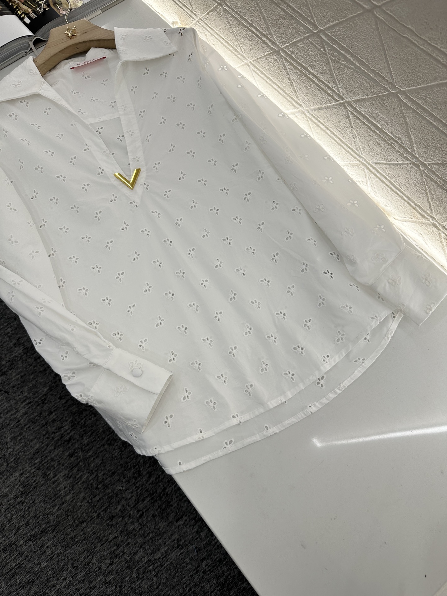♥Valentin*♥2025新品上架
    绣花廓形衬衣短裤套装
定制YB斜纹全棉材质 绣花工艺处理