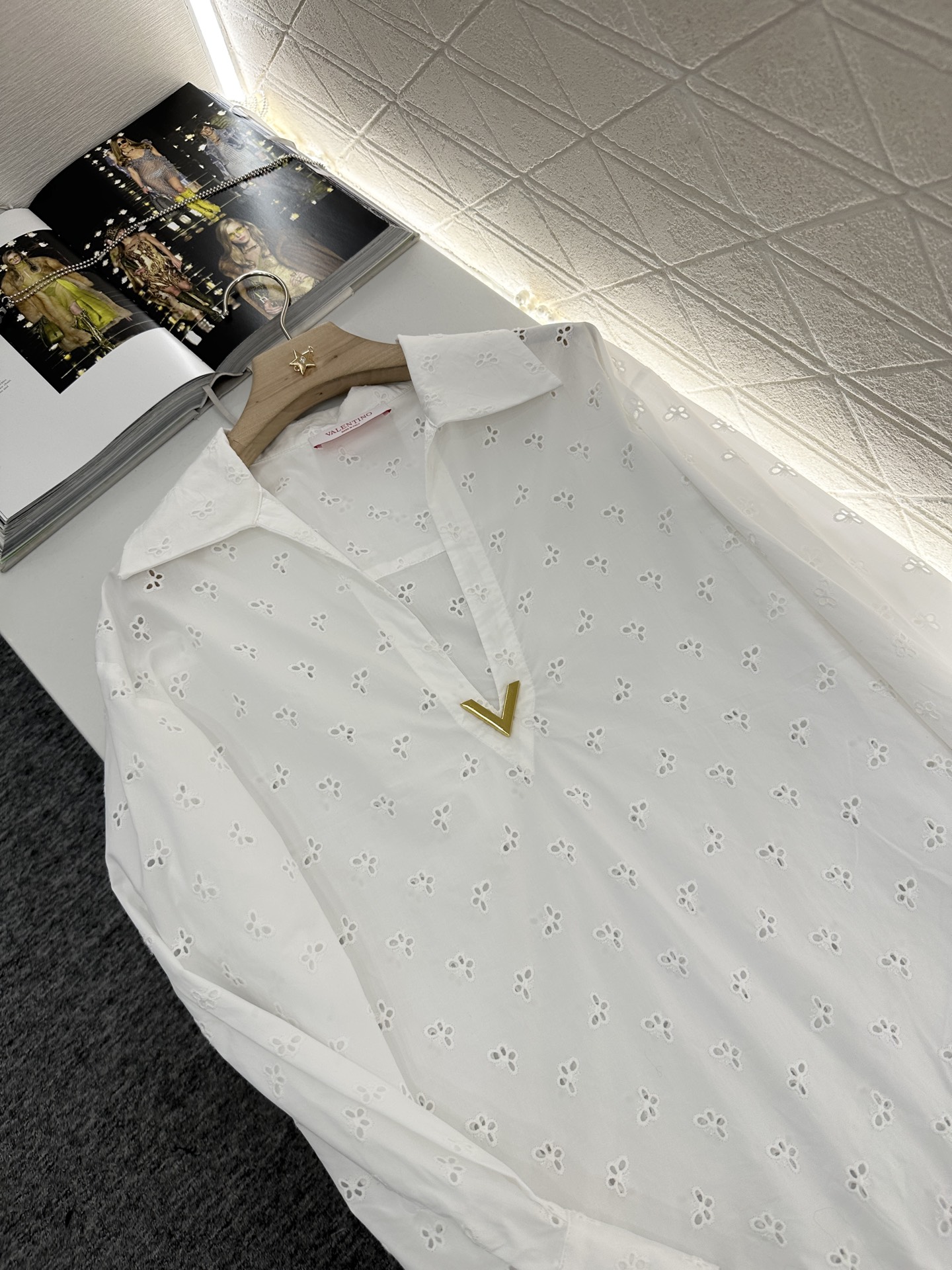♥Valentin*♥2025新品上架
    绣花廓形衬衣短裤套装
定制YB斜纹全棉材质 绣花工艺处理