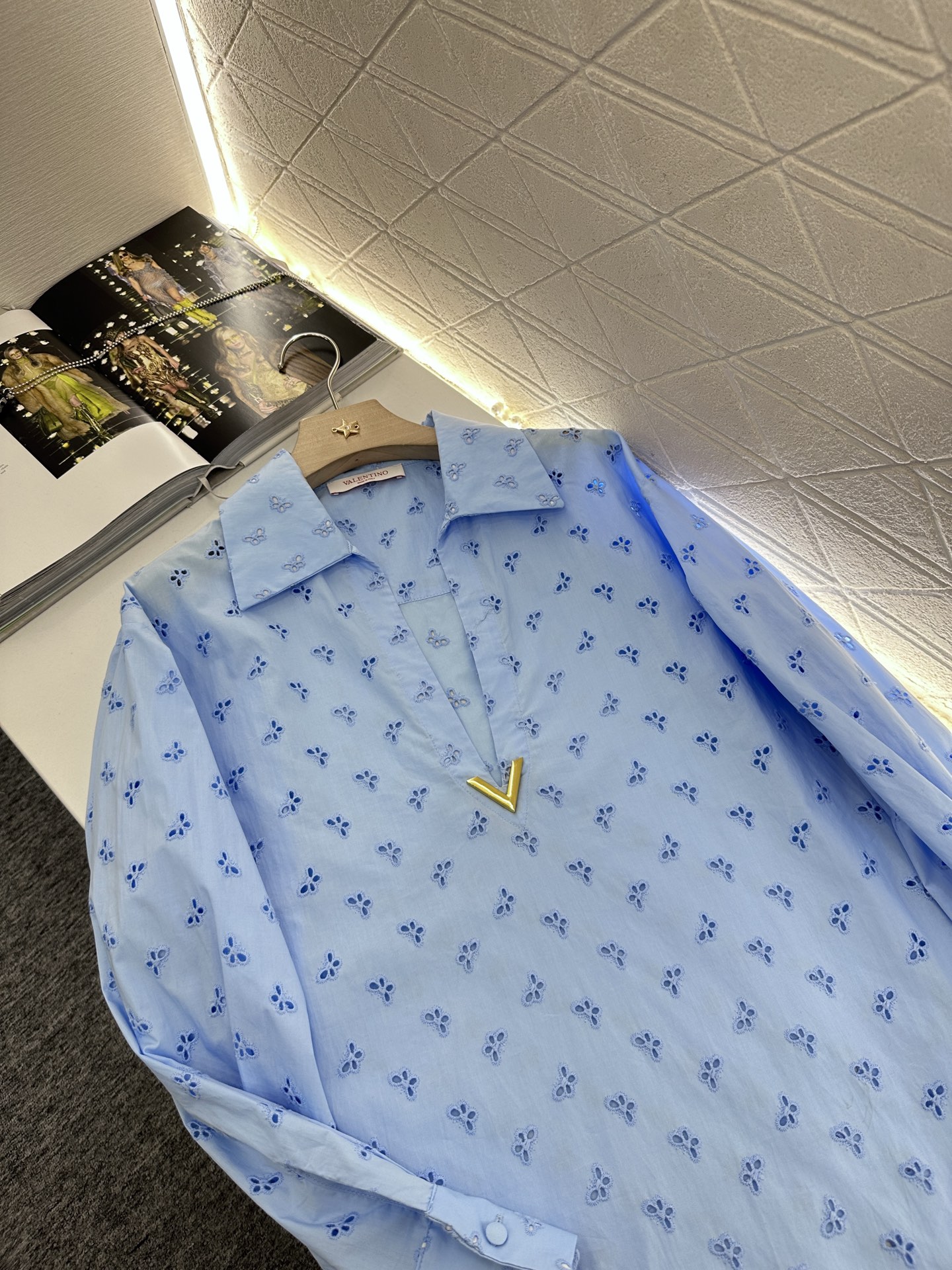 ♥Valentin*♥2025新品上架
    绣花廓形衬衣短裤套装
定制YB斜纹全棉材质 绣花工艺处理