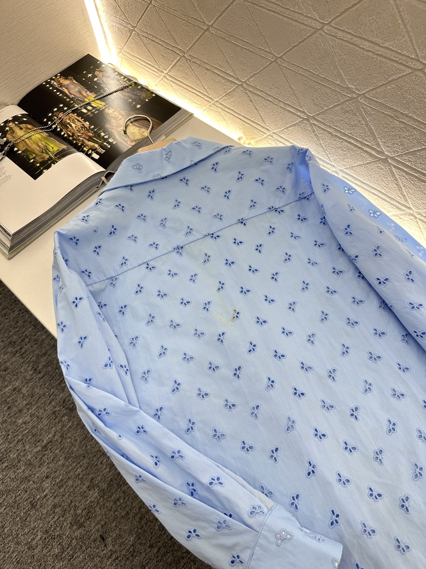 ♥Valentin*♥2025新品上架
    绣花廓形衬衣短裤套装
定制YB斜纹全棉材质 绣花工艺处理