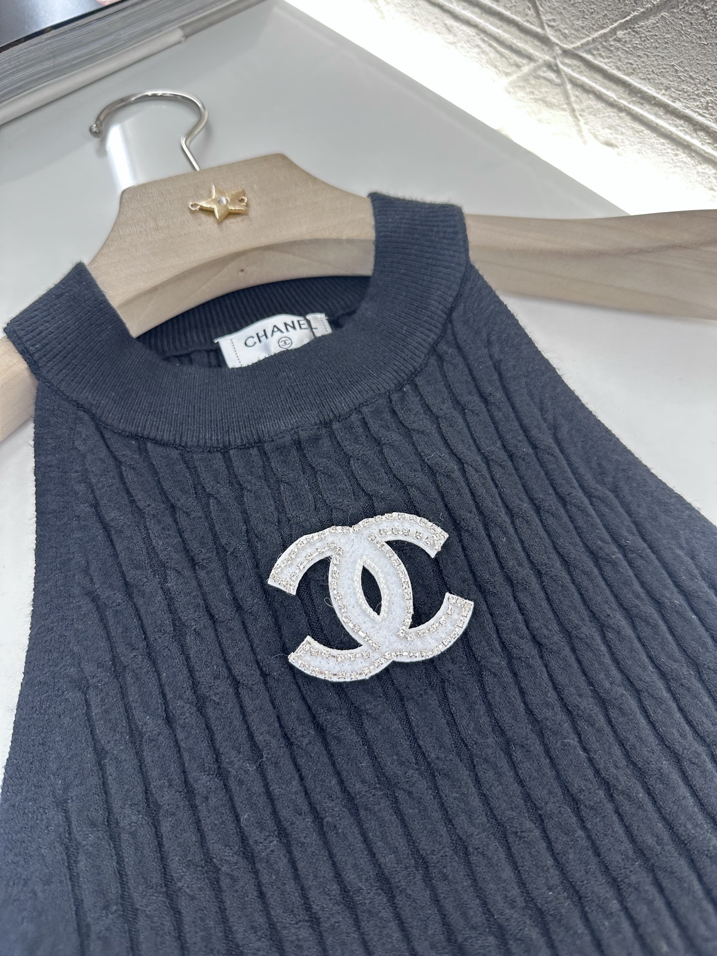 ♥Chane*♥2025新品上架
     修身针织背心
定制YB进口纱线织造 细腻柔软 弹力十足 精致