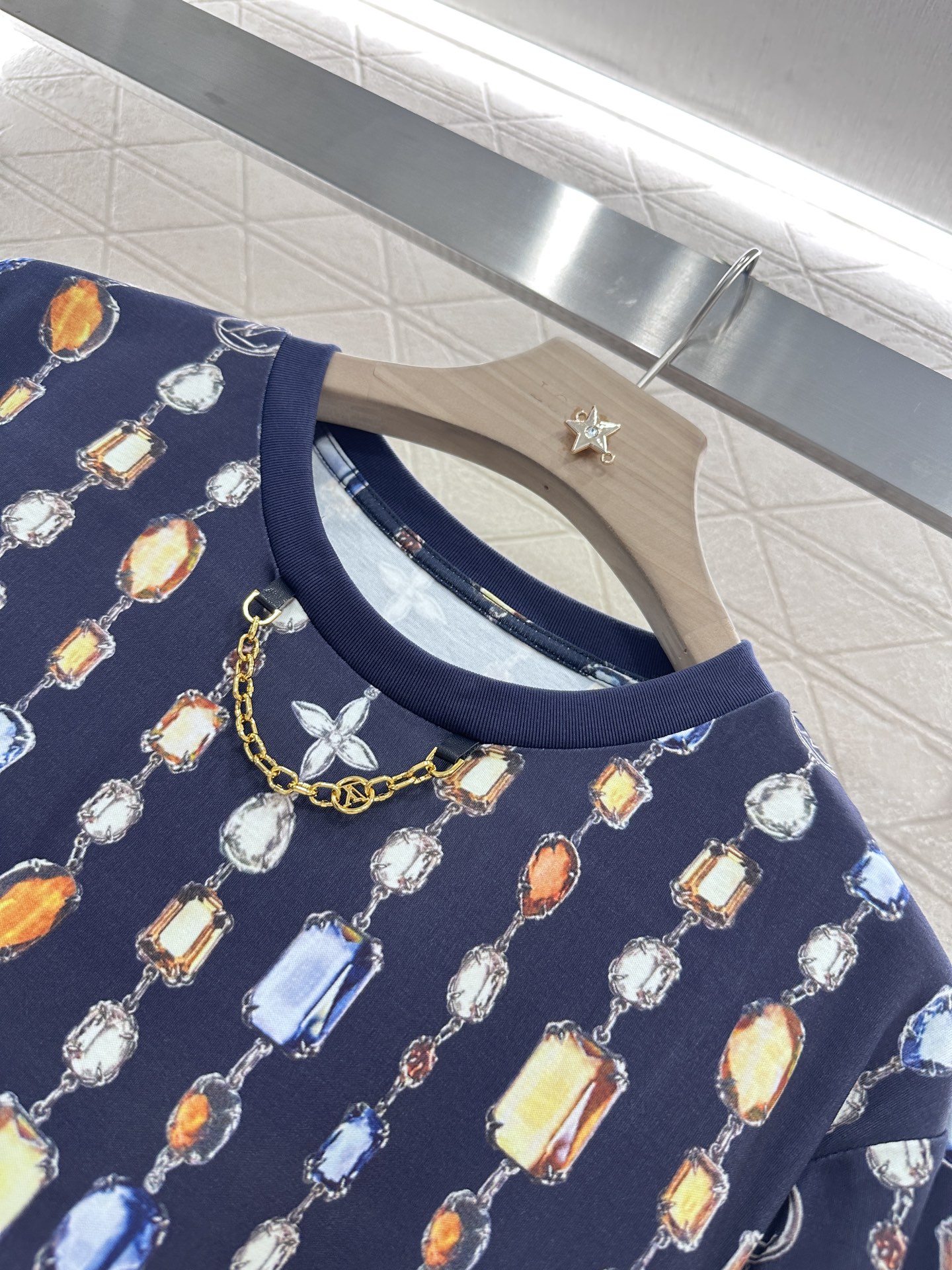 ♥Louis Vuitto*♥2025新品上架
     圆领印花链条𝑇𝑒𝑒
定制YB丝光全棉材质 透气