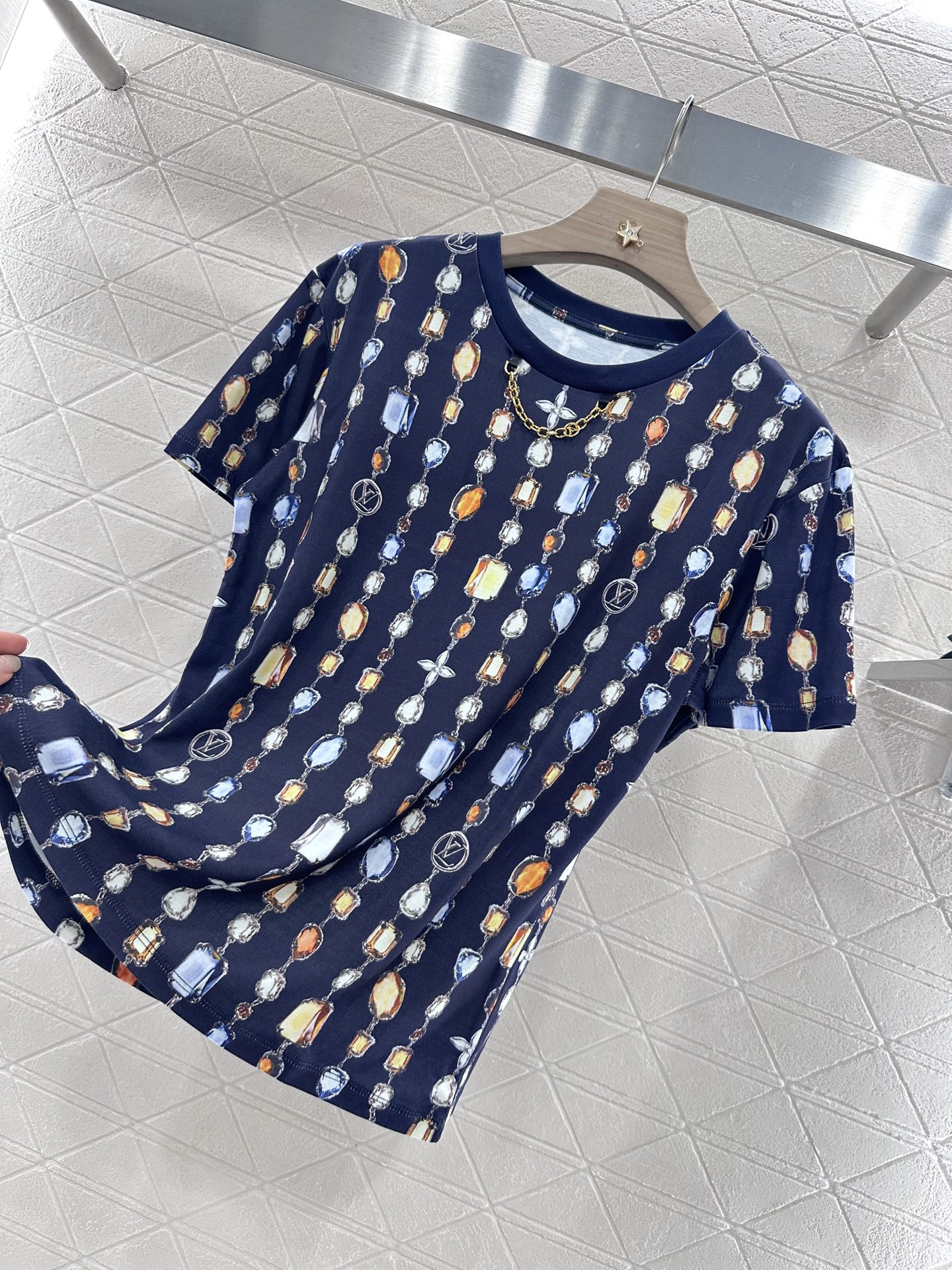♥Louis Vuitto*♥2025新品上架
     圆领印花链条𝑇𝑒𝑒
定制YB丝光全棉材质 透气